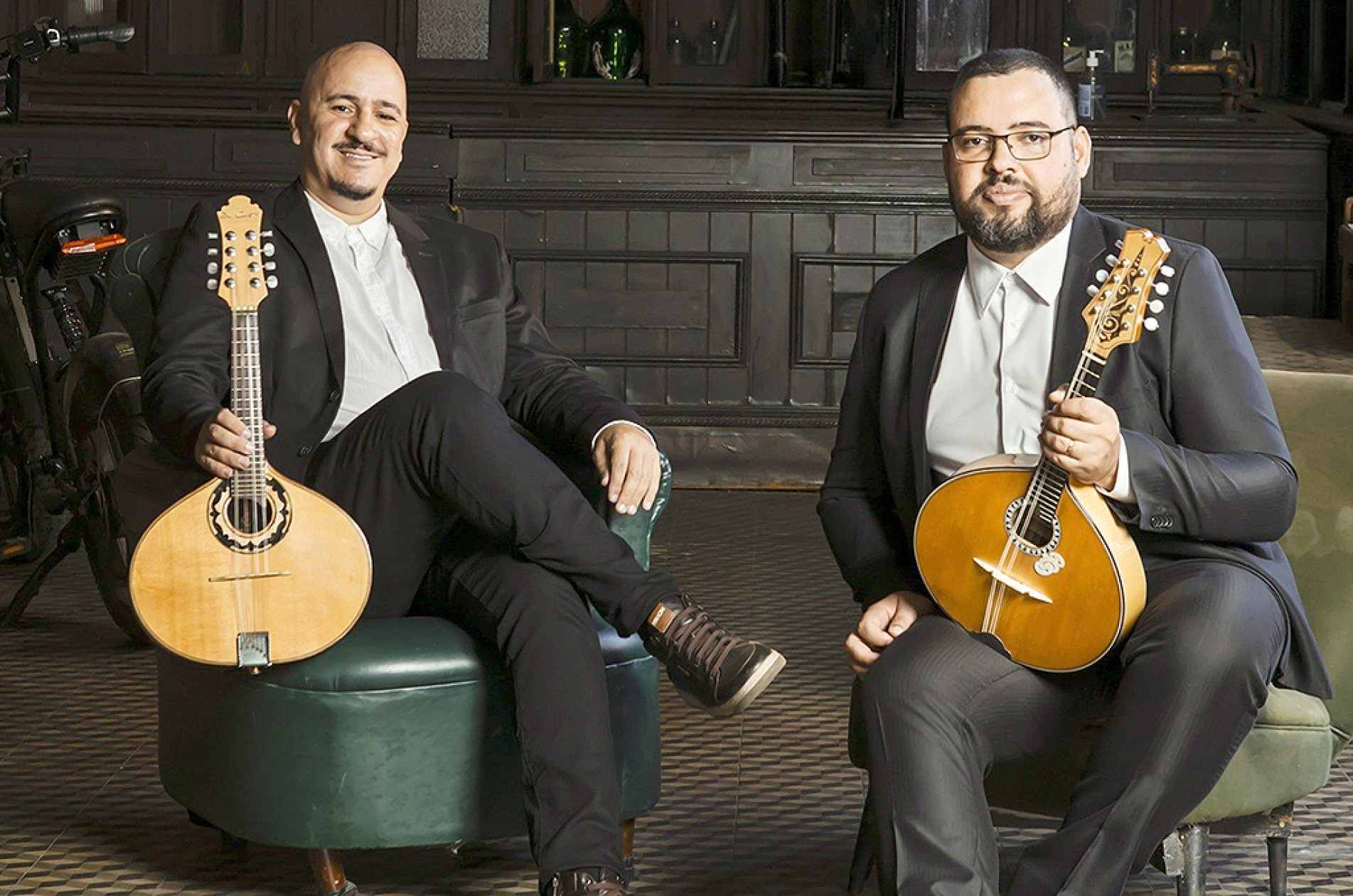  Rafael Esteves e Maik Oliveira trazem formação inusitada de dois bandolins
