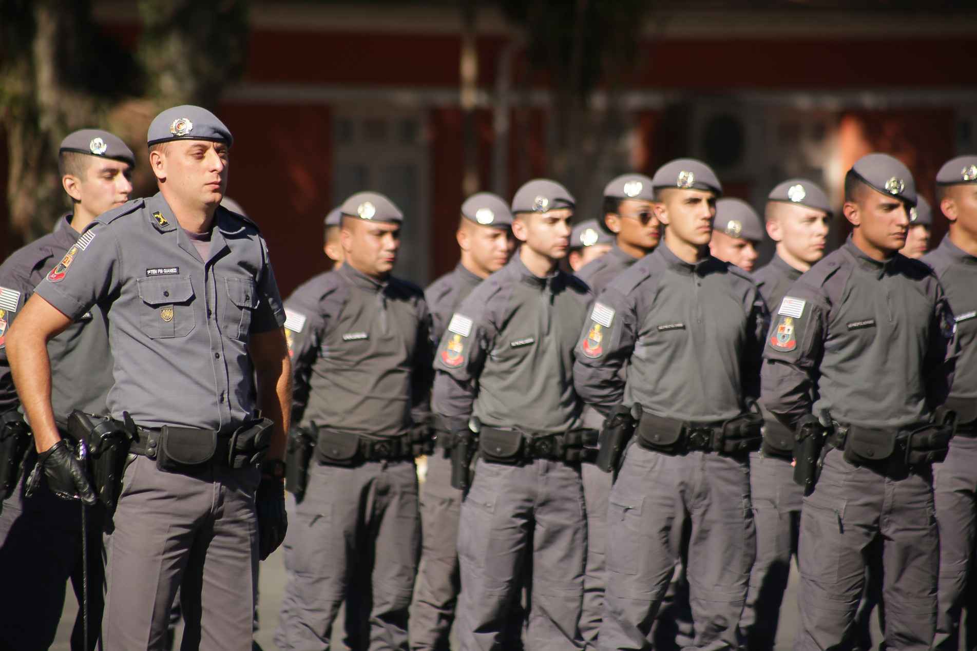 Cerimônia reuniu autoridades civis e militares, celebrou o Dia da Policial Feminina e reconheceu profissionais