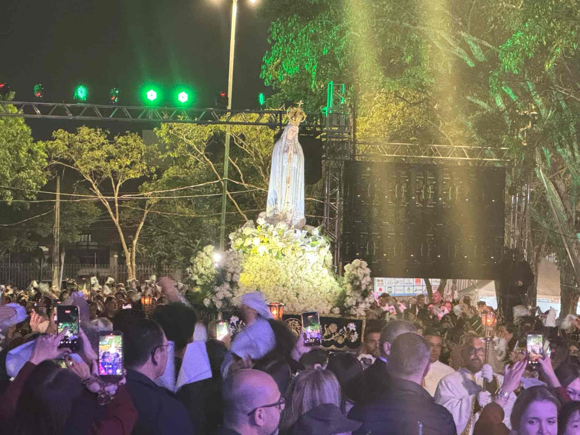 A celebração, já tradicional no calendário religioso da cidade, foi presidida pelo Dom José Roberto Fortes Palau e reuniu famílias, crianças, jovens e idosos em um momento de fé e oração.
