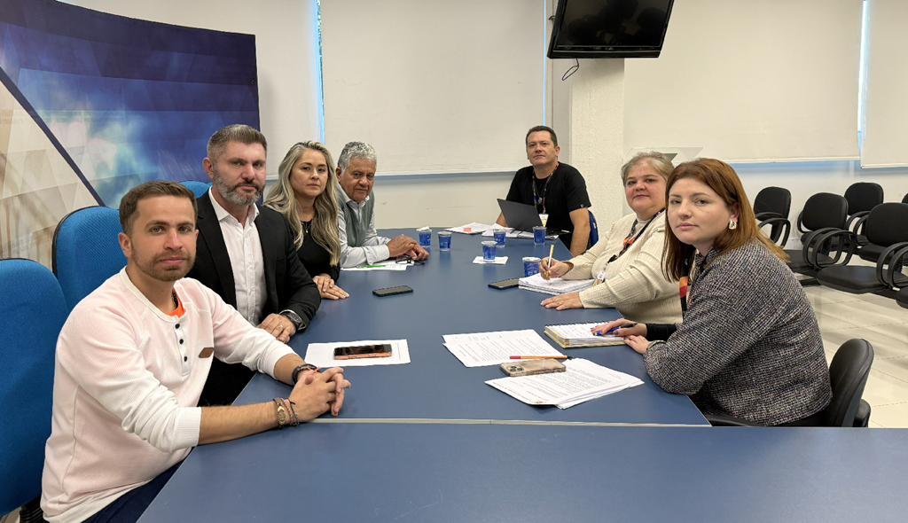 Parlamentares analisaram, em reunião, resposta do CHS e discutiram formas de viabilizar fiscalização da unidade
