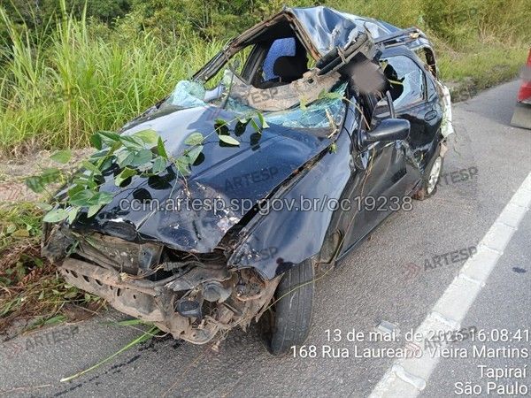 Os veículos foram removidos para a base da Polícia Militar Rodoviária