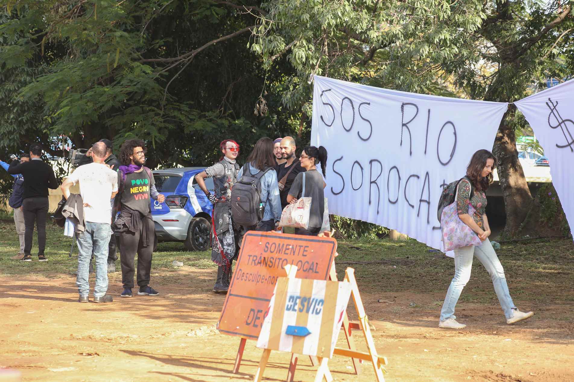 Grupo se reúne na rua Saliba Mota contra o início das obras da Marginal Direita 