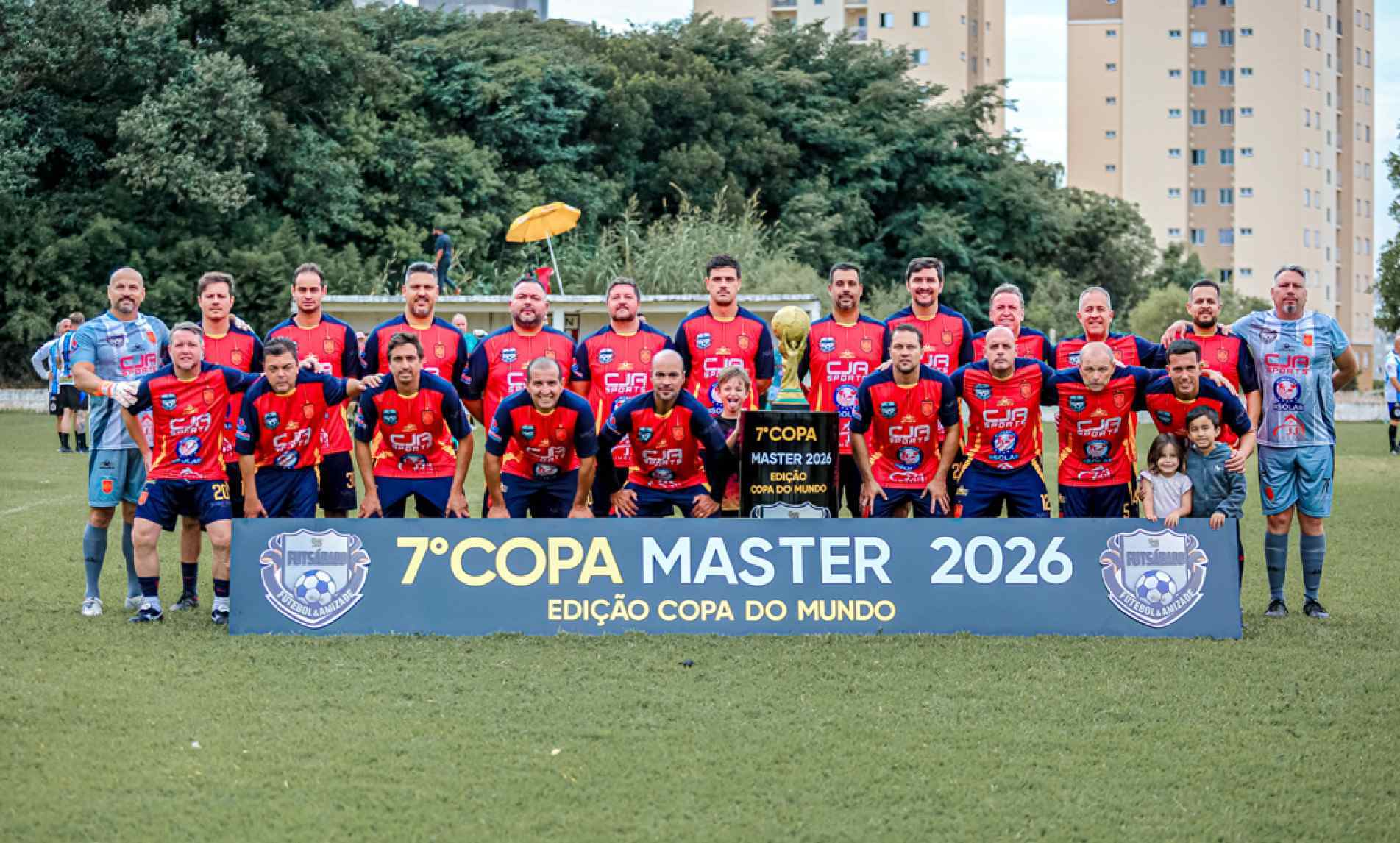 Um dos times do torneio homenageia a seleção espanhola