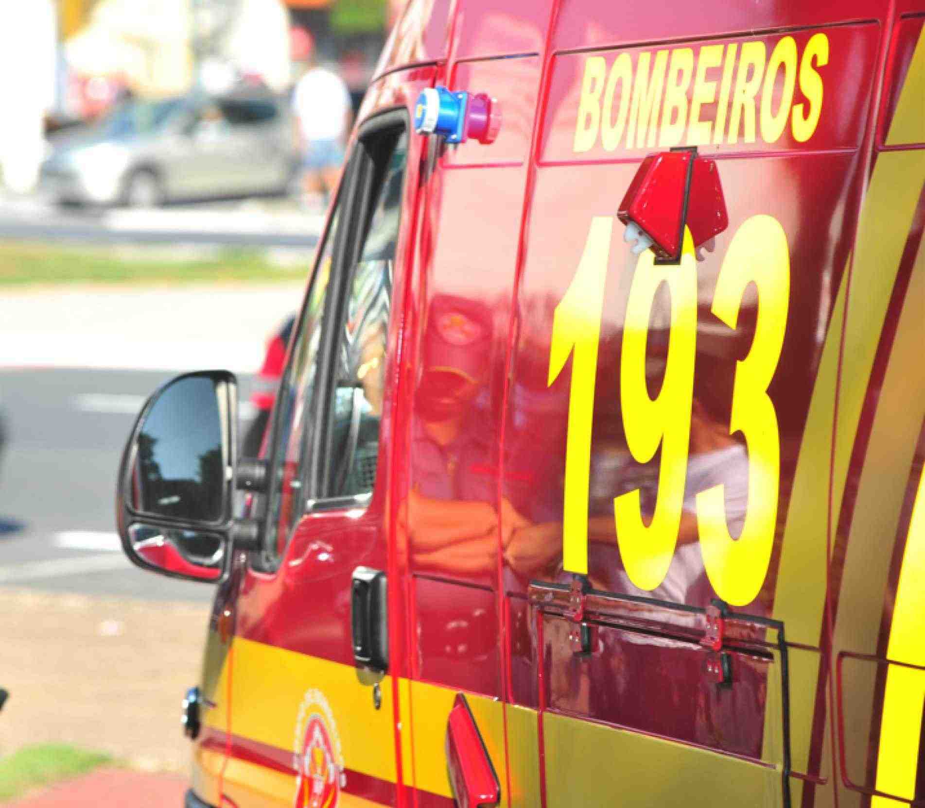 Motorista fica ferido após capotamento na Raposo Tavares em Mairinque