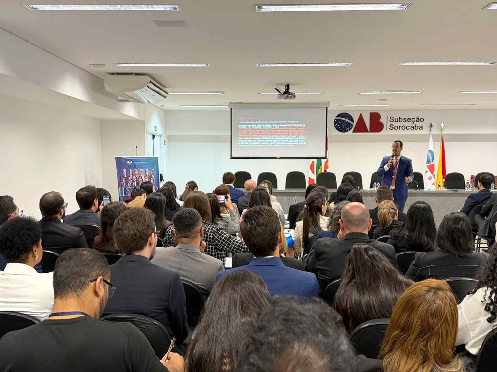 Especialistas discutem mudanças nas 
relações de trabalho e os impactos das novas exigências 