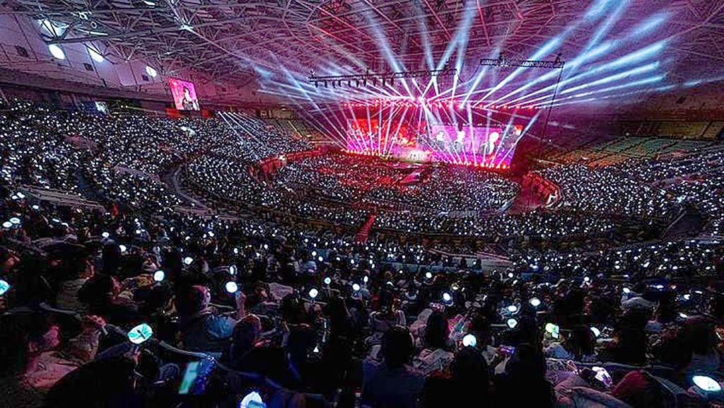  TXT MOA CON comemora o sétimo aniversário do grupo sul-coreano Tomorrow X Together
