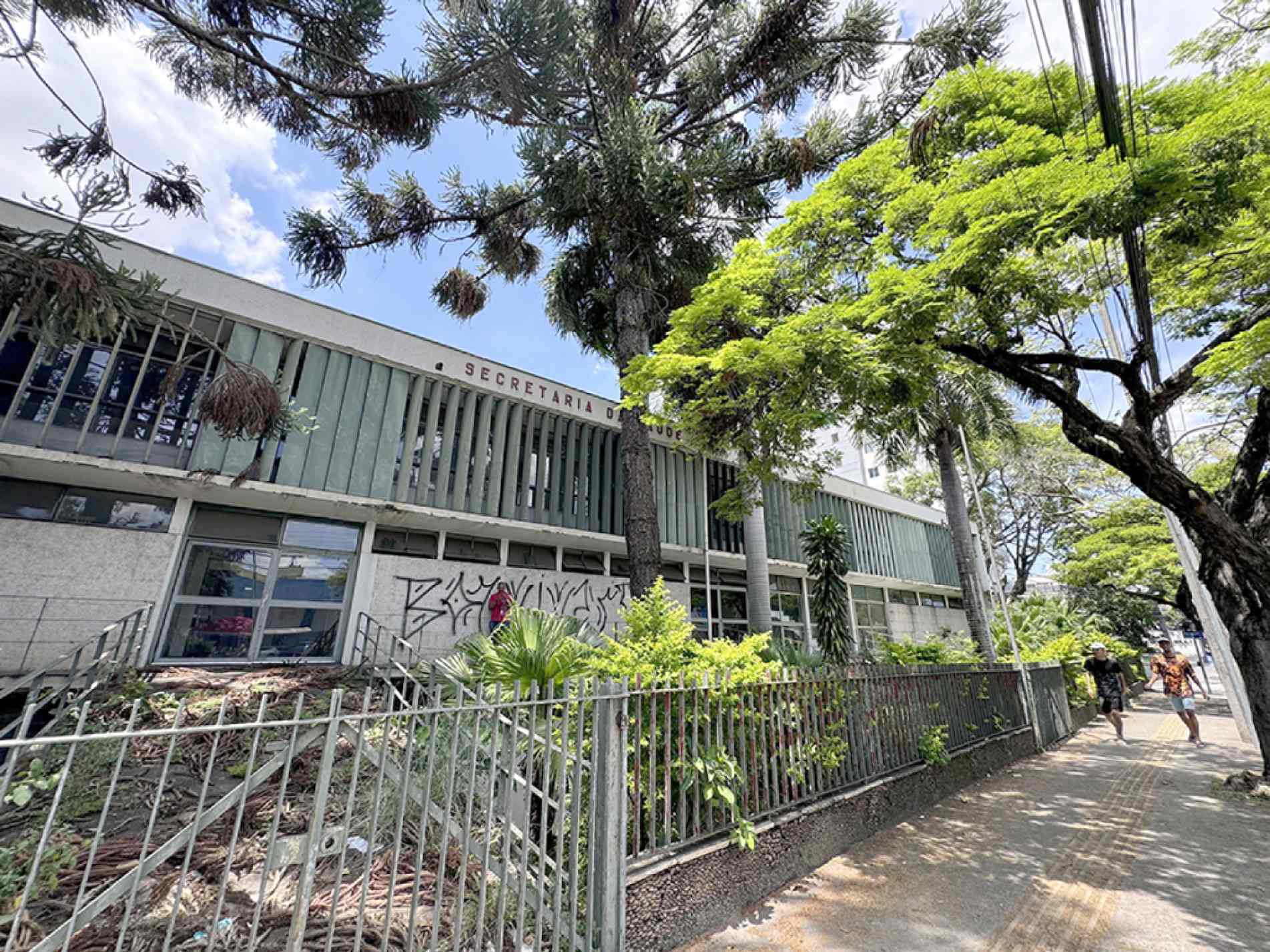 Prédio do antigo Palácio da Saúde de Sorocaba, localizado em frente à rodoviária
pode ser um dos imóveis desocupados pelo governo estadual
