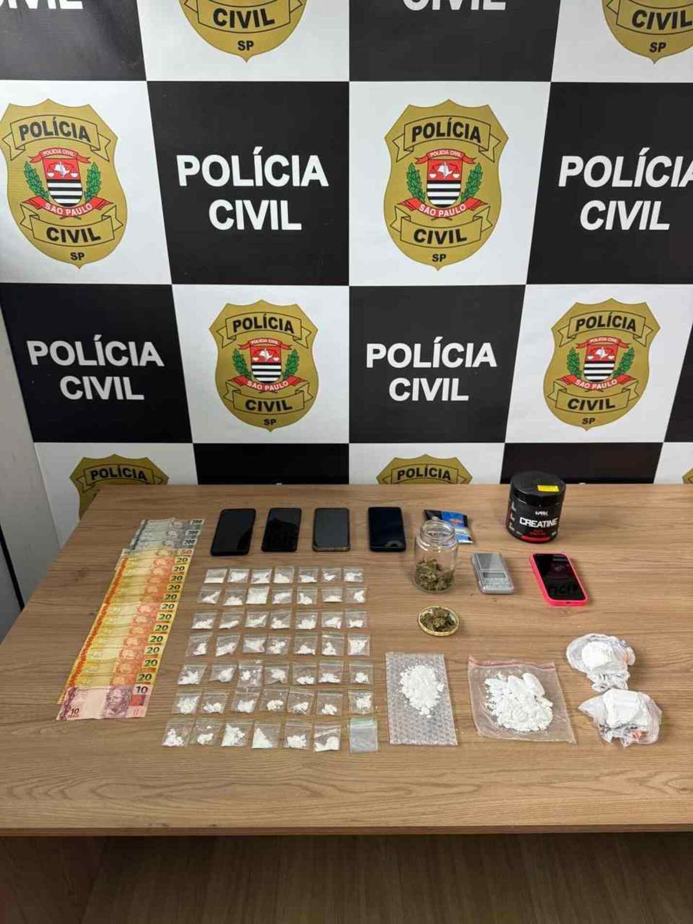 As autoridades policiais também representaram pela conversão da prisão em flagrante em prisão preventiva