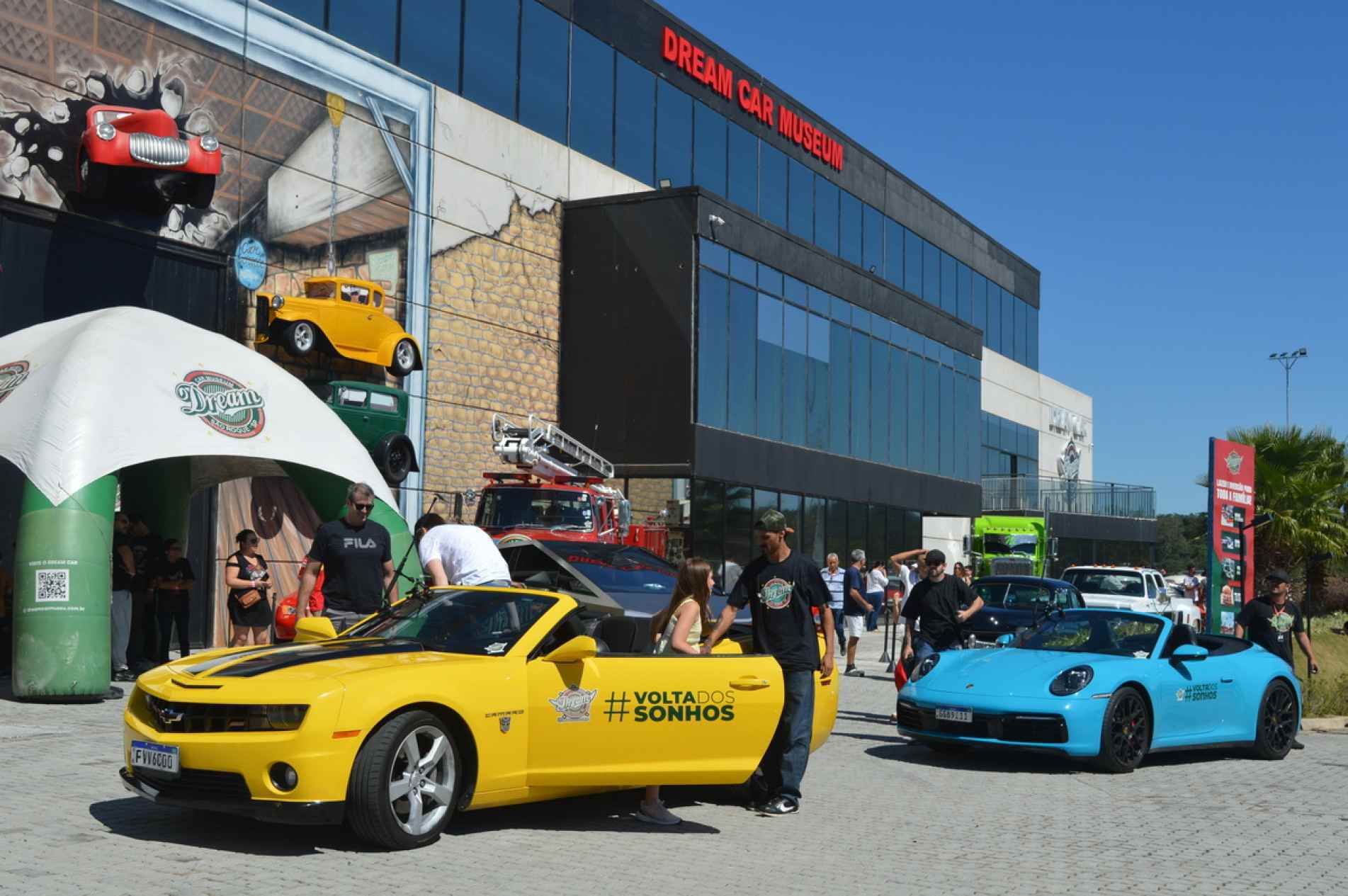 Podem participar veículos de todas as marcas fabricados há mais de 30 anos. No mesmo horário, acontecem as exposições do Ferrugem Car Clube, do Koolkombi e do Fuskamigos & Antigos de Jundiaí. 