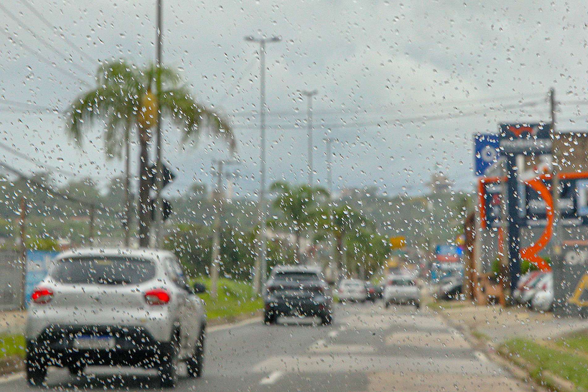 Segundo a previsão, os próximos dias chuvosos terão 
mínimas que podem chegar a 13°C