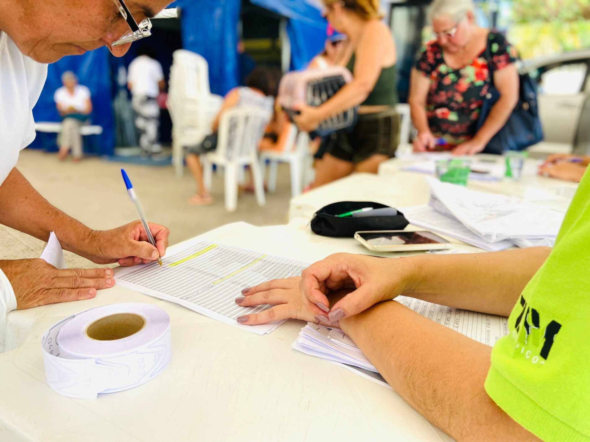 Para cadastrar o animal, é necessário apresentar RG, CPF, comprovante de endereço atualizado e a descrição física do pet.

