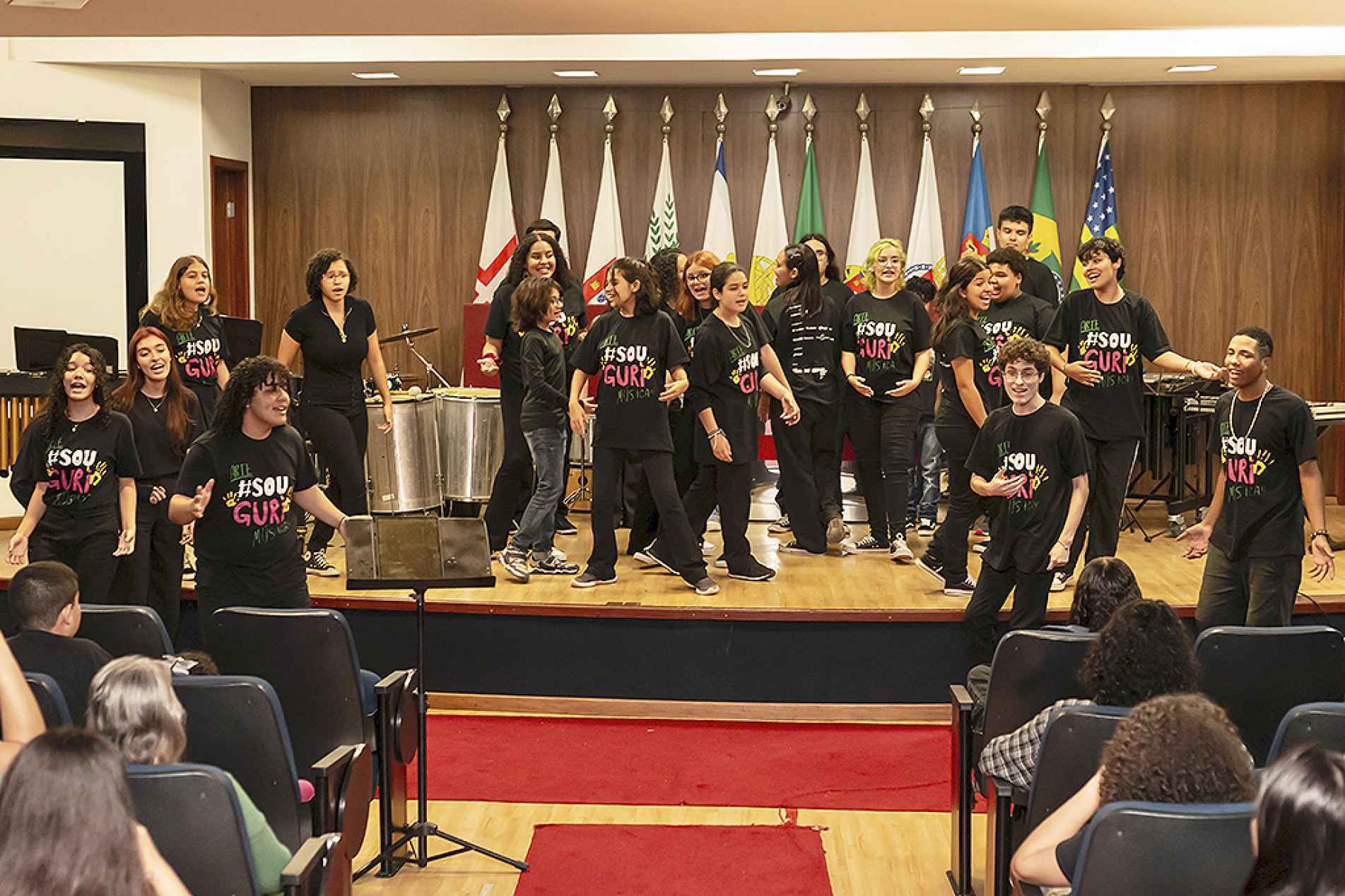  Apresentação mistura canto, percussão e clássicos da música brasileira
