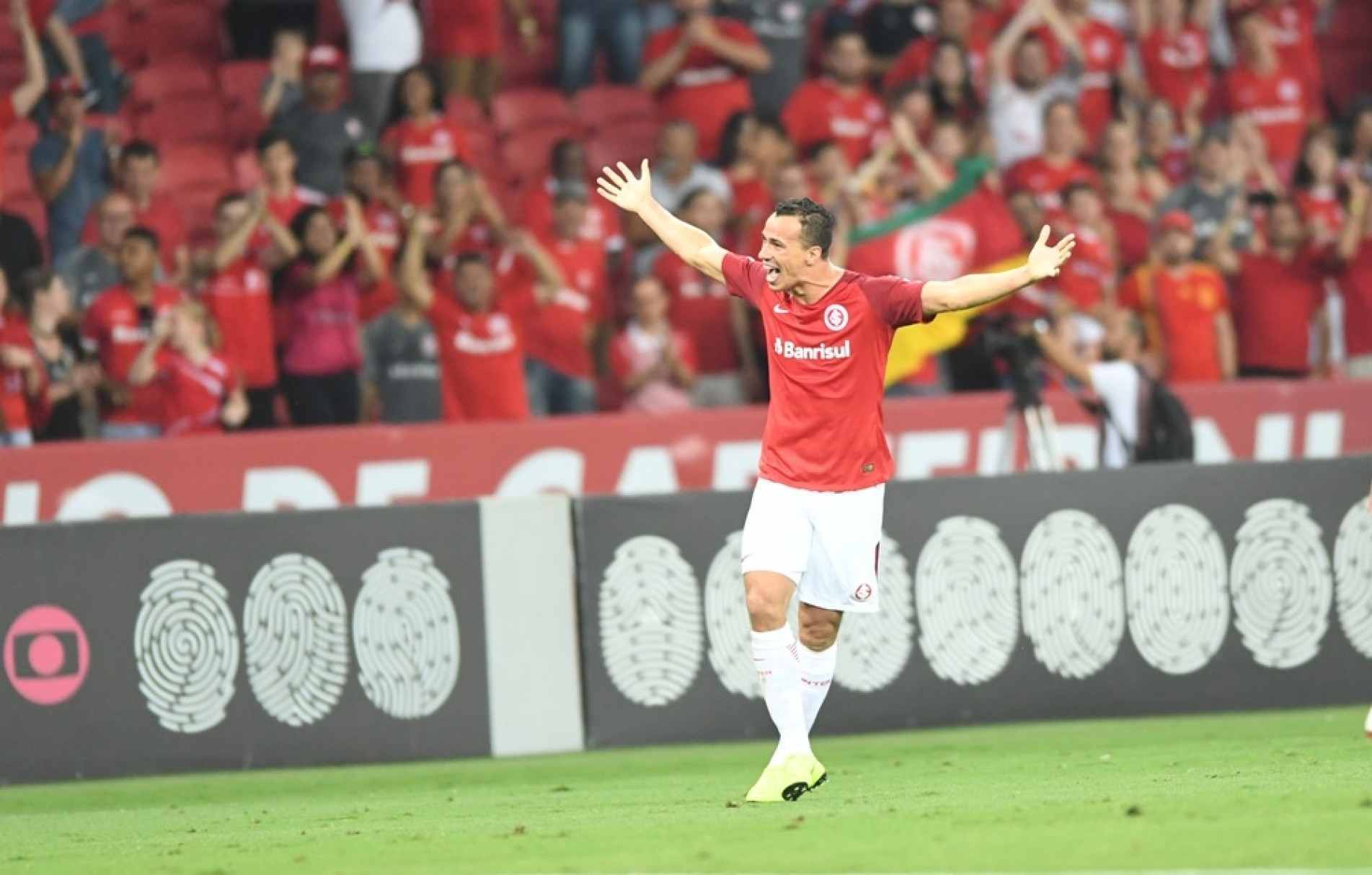 O ex-atacante do Internacional, Santos, Flamengo, Cruzeiro e seleção brasileira é o personagem da estreia da terceira temporada do Cruzeiro Esportes