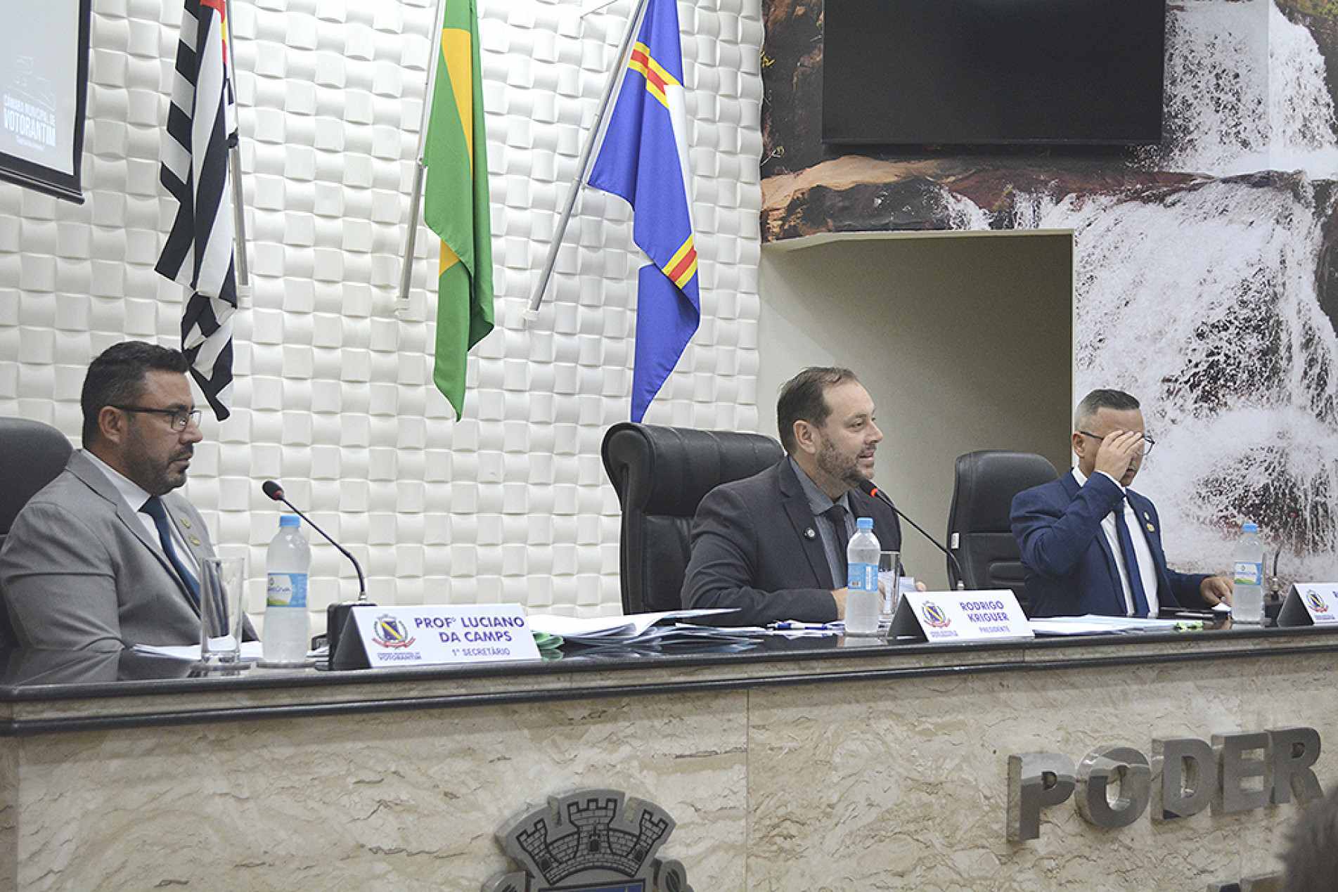 Sessão em Votorantim teve questionamentos sobre emendas impositivas e estrutura de escolas 