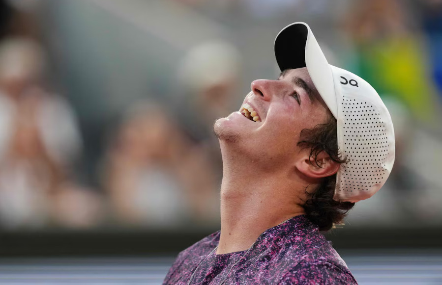 João Fonseca se tornou o mais jovem da história a vencer Djokovic em um Grand Slam