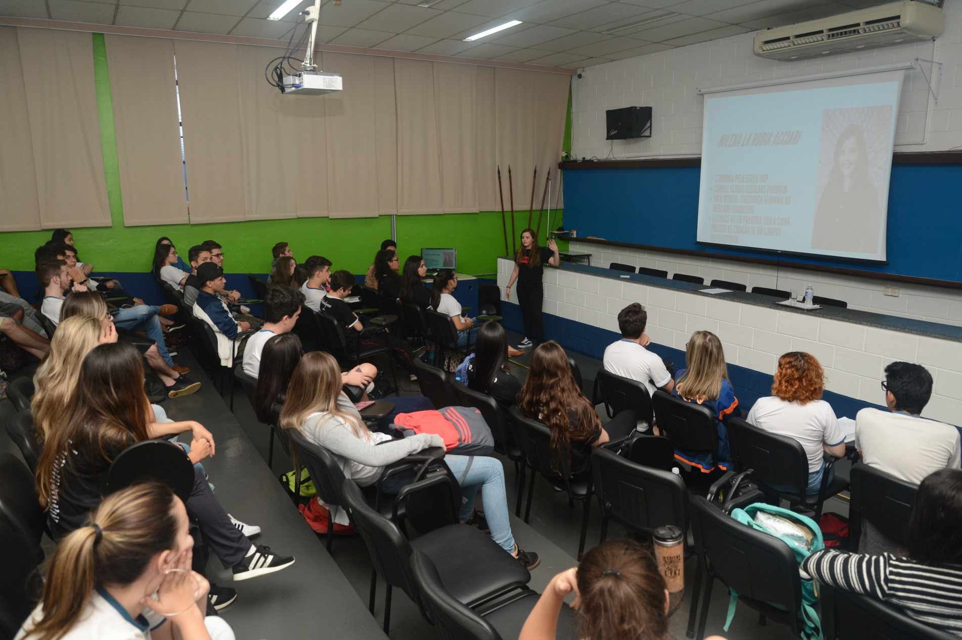 Jovens Alunos