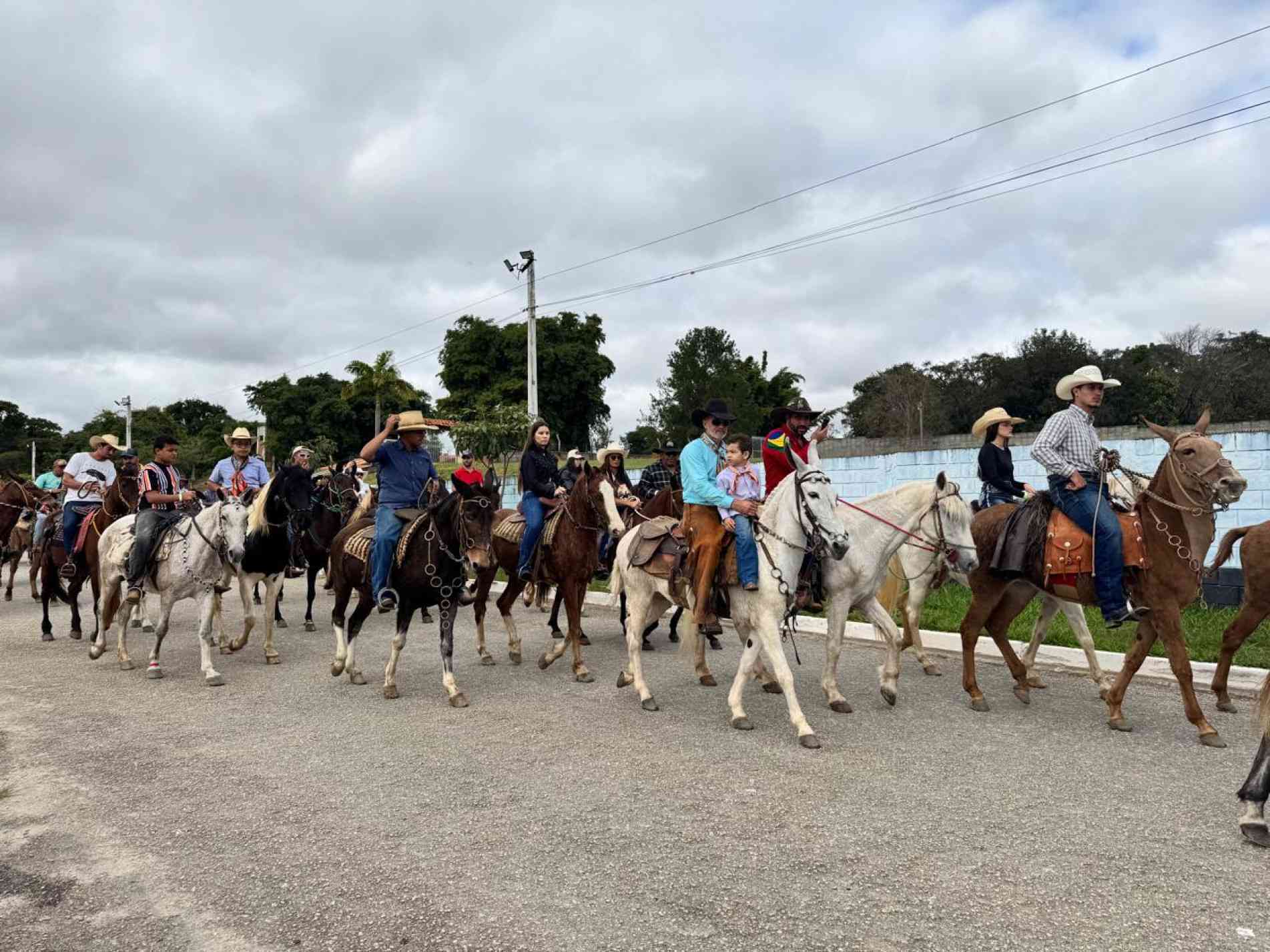 A manhã deste domingo (31) foi marcada pela tradição e pela cultura tropeira em Sorocaba, com a realização do tradicional Desfile dos Tropeiros e da 5ª Cavalgada Solidária #AFomeNãoÉFake