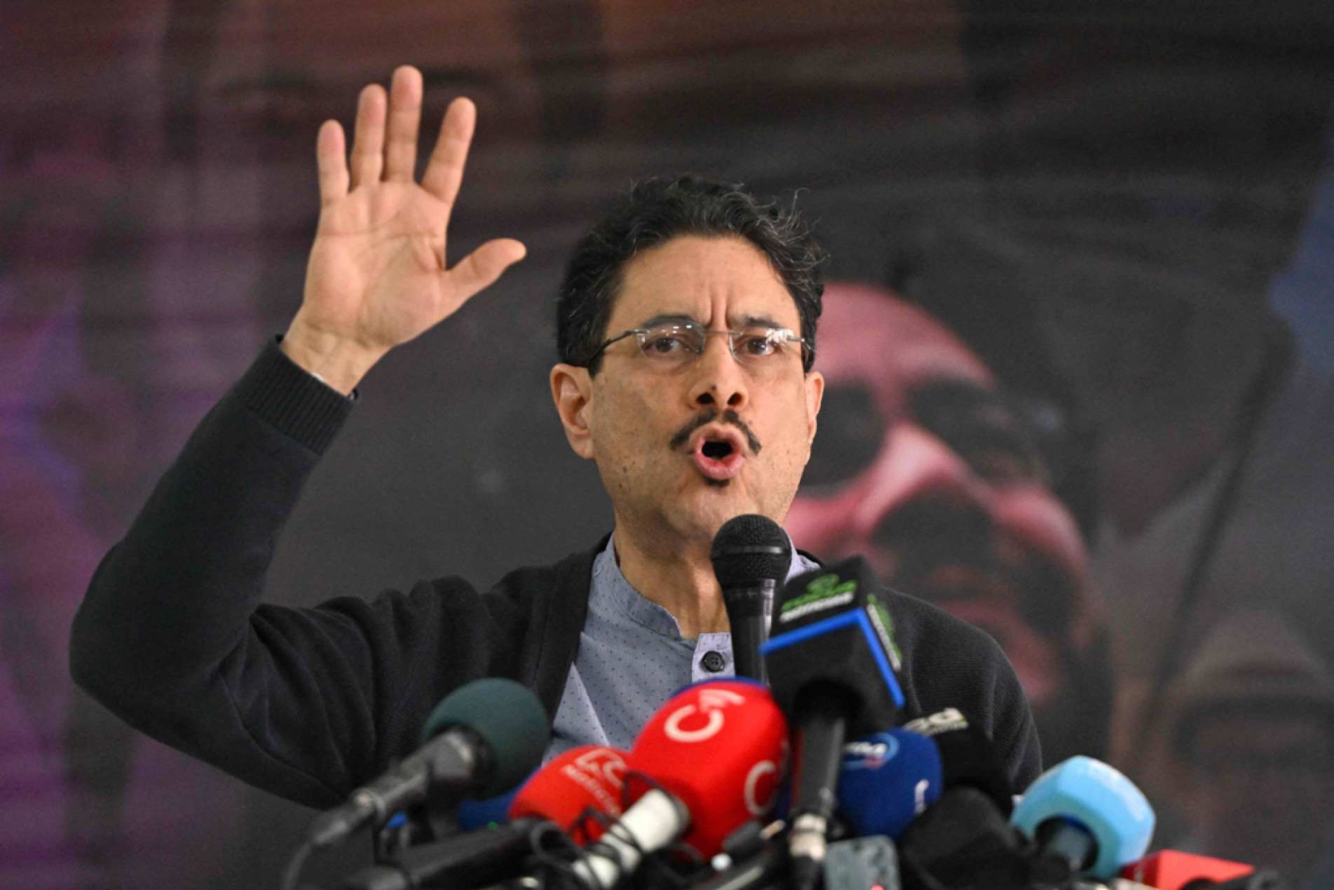  Colombia's presidential candidate for the Pacto Historico party, Ivan Cepeda, gestures as he speaks during a press conference in Bogota, on June 1, 2026, the day after the presidential election. Abelardo de la Espriella, a far-right candidate who represents opposition to President Gustavo Petro, has the upper hand against the left ahead of the presidential run-off on June 21, 2026 in Colombia. The 47-year-old lawyer won by a narrow margin in Sunday?s first round, beating left-wing Senator Iván Cepeda, who had been the poll favourite throughout the campaign. (Photo by Luis ACOSTA / AFP)