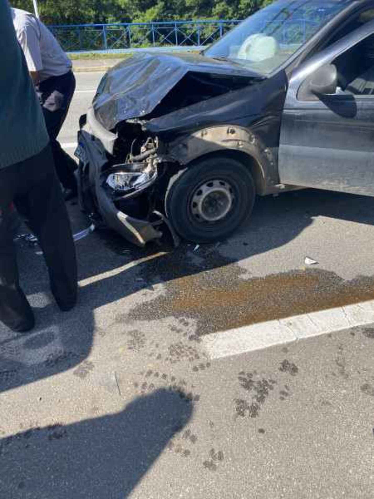 um dos veículos trafegava em alta velocidade quando colidiu na traseira do carro à sua frente