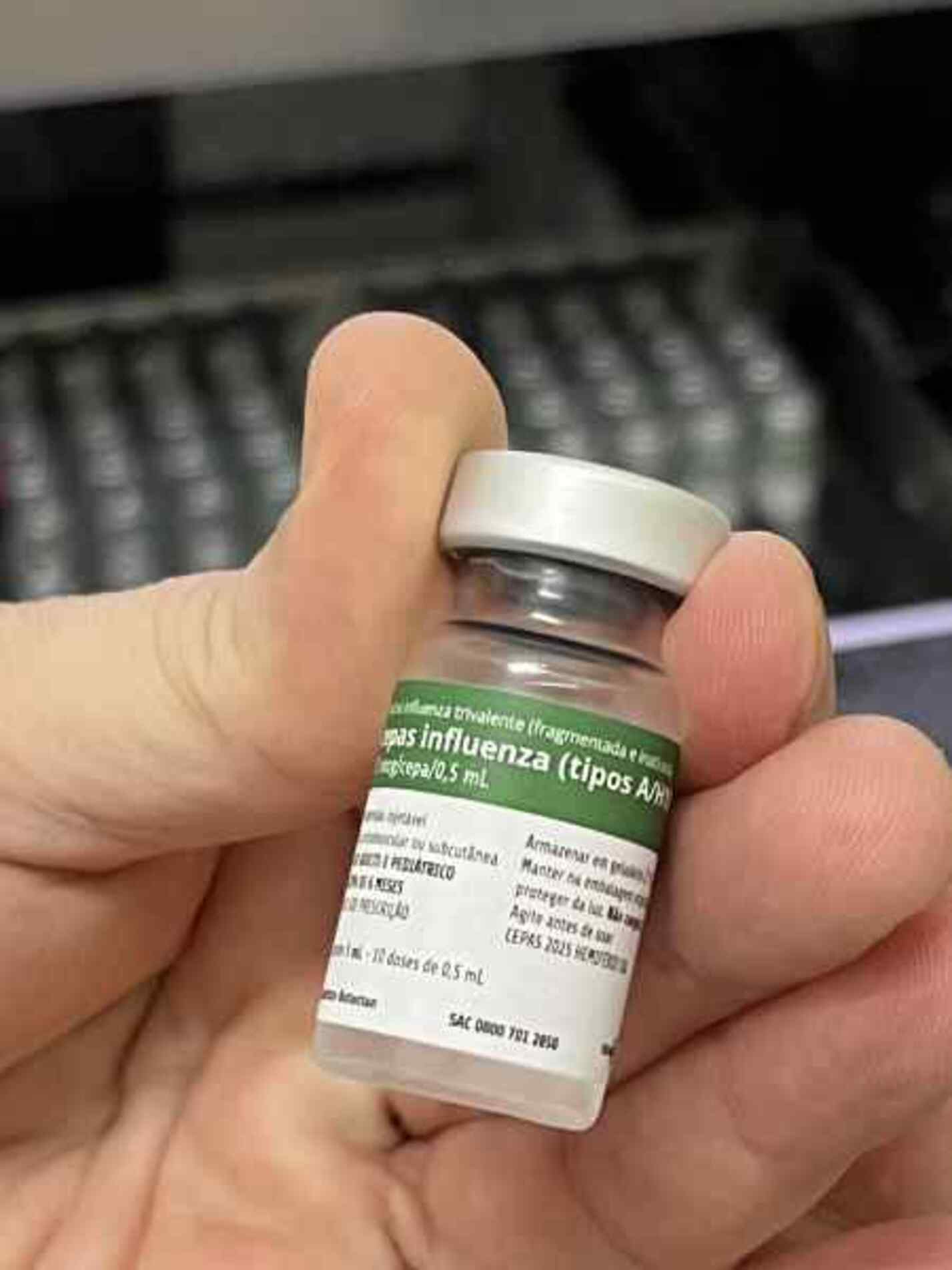 A campanha de vacinação tem como objetivo reduzir as internações e a mortalidade decorrentes das infecções causadas pelo vírus
