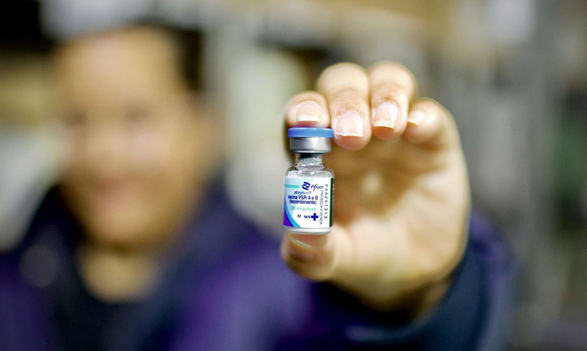 Disponível gratuitamente pelo SUS para gestantes, vacina protege recém-nascidos contra formas graves do vírus sincicial respiratório (VSR), responsável pela maioria dos casos de bronquiolite
