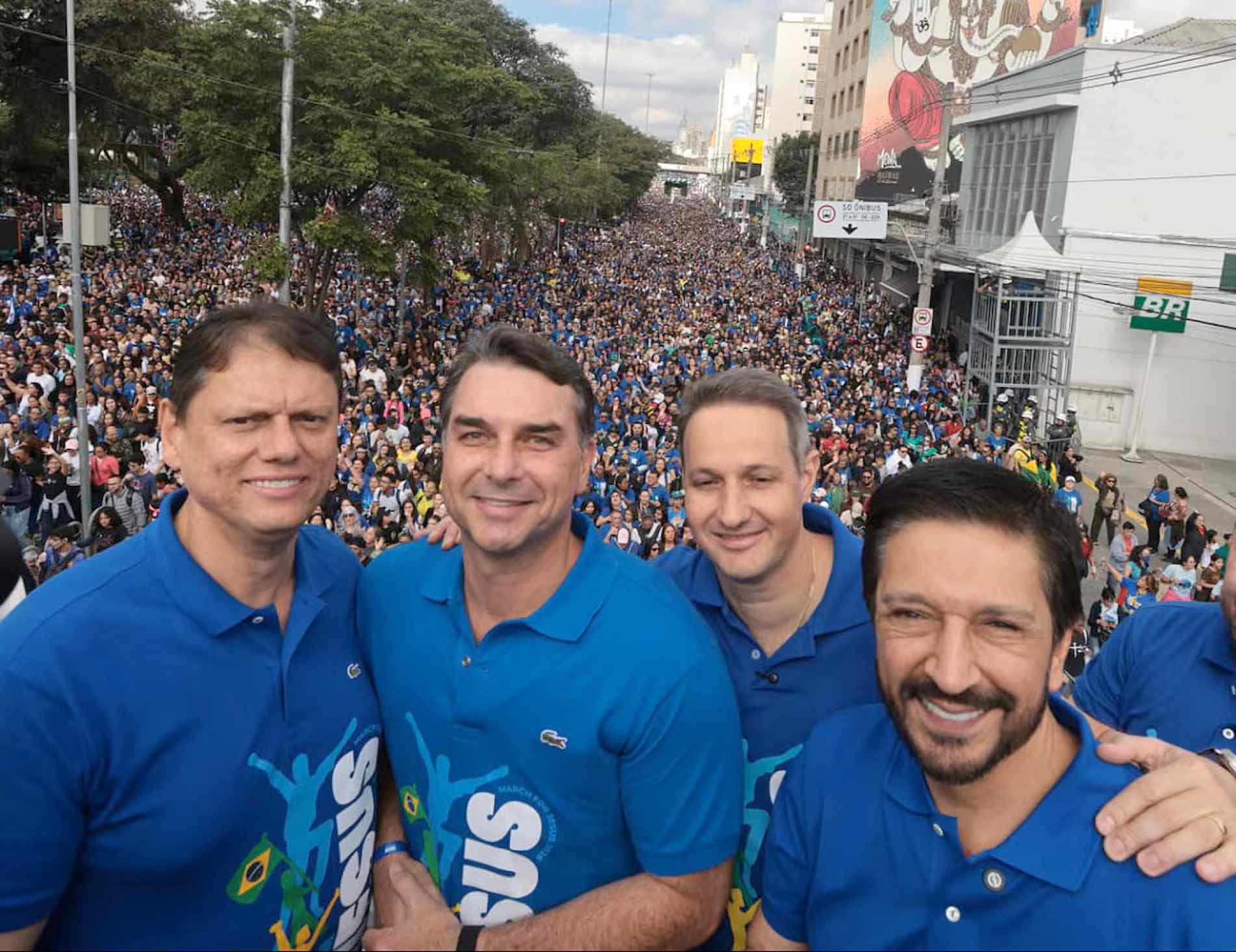 Desde o ano passado, depois de ser anunciado como candidato ao Planalto pelo pai, Flávio se aproximou do público evangélico
