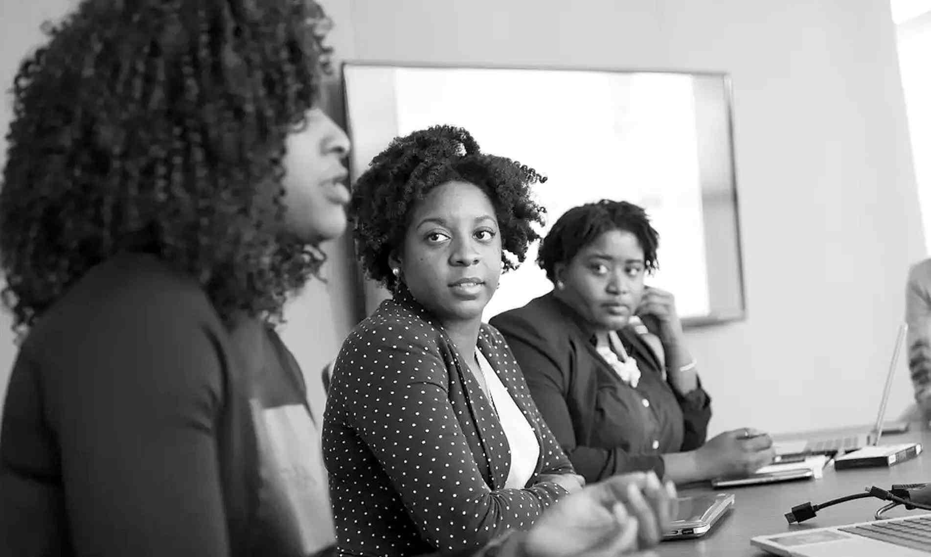 Mulheres negras são 38,7% dos jovens desalentados do país, enquanto os homens negros somam 36,1%
