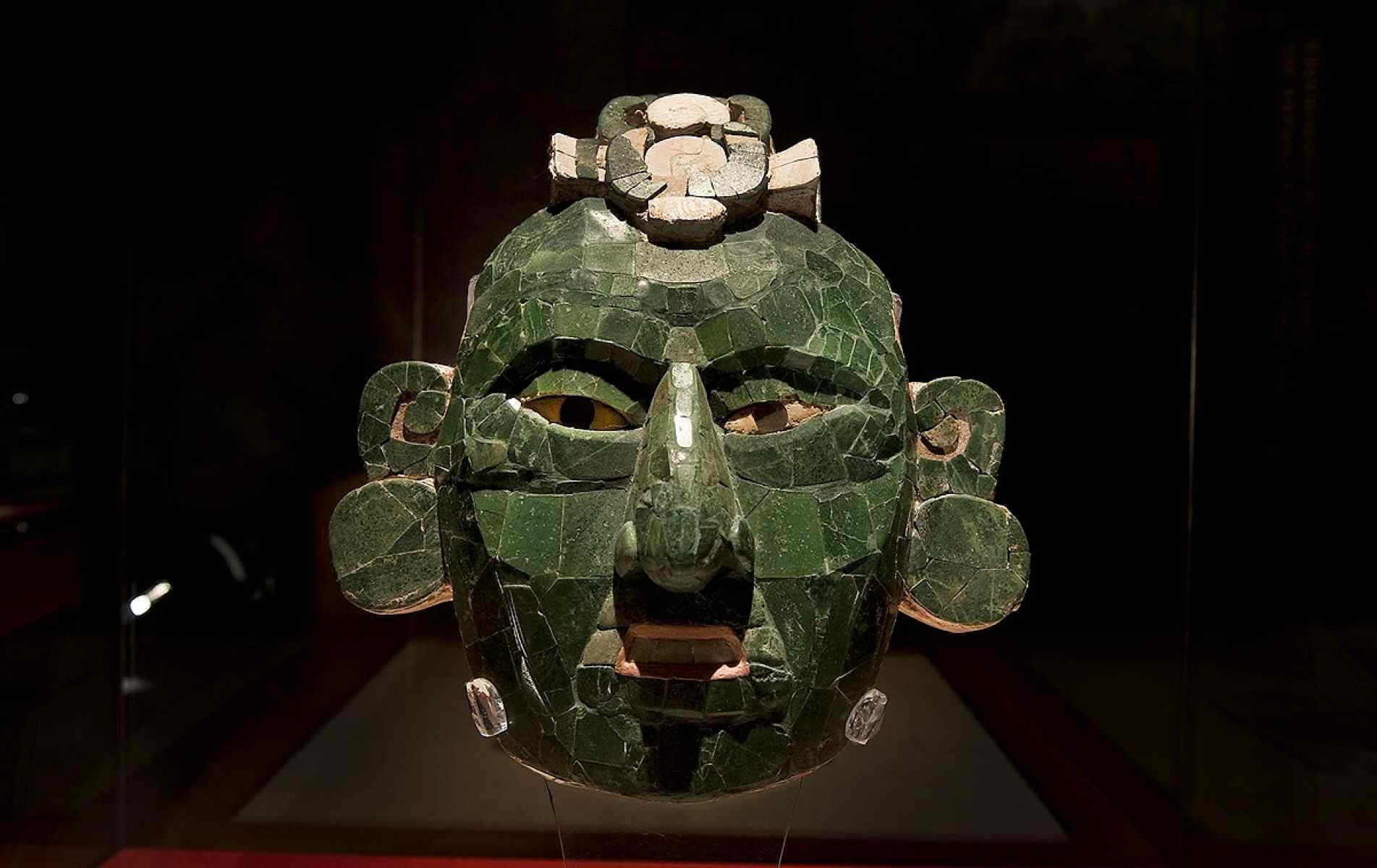 Feita com pequenas peças de jade, esta máscara mostra a habilidade
dos artesãos da antiga civilização maia

