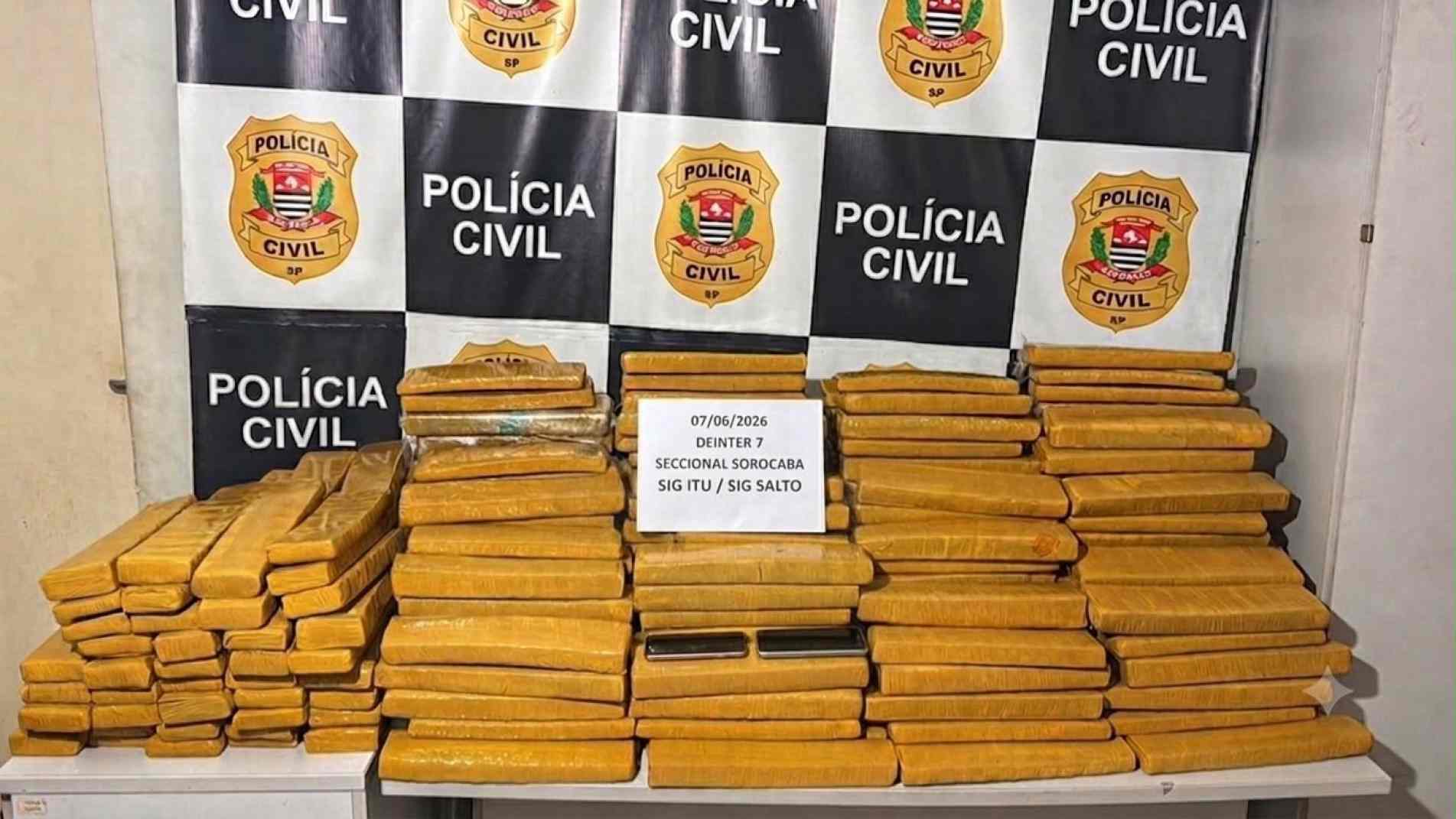 325 tijolos de maconha apreendidos na Rodovia Castello Branco (SP-280)