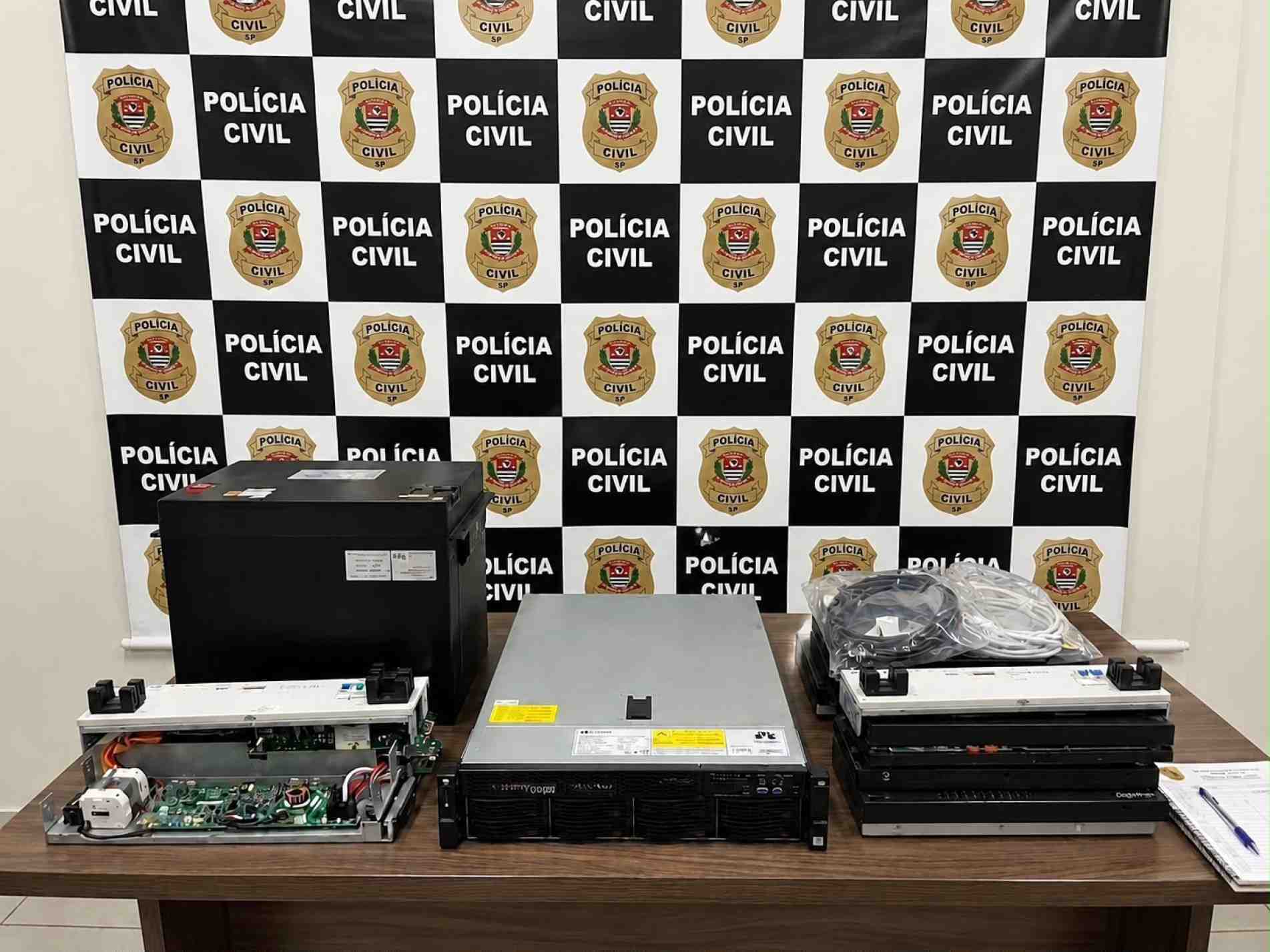 O material recuperado soma aproximadamente R$ 25,2 mil e foi reconhecido pelo representante da empresa como parte dos itens furtados