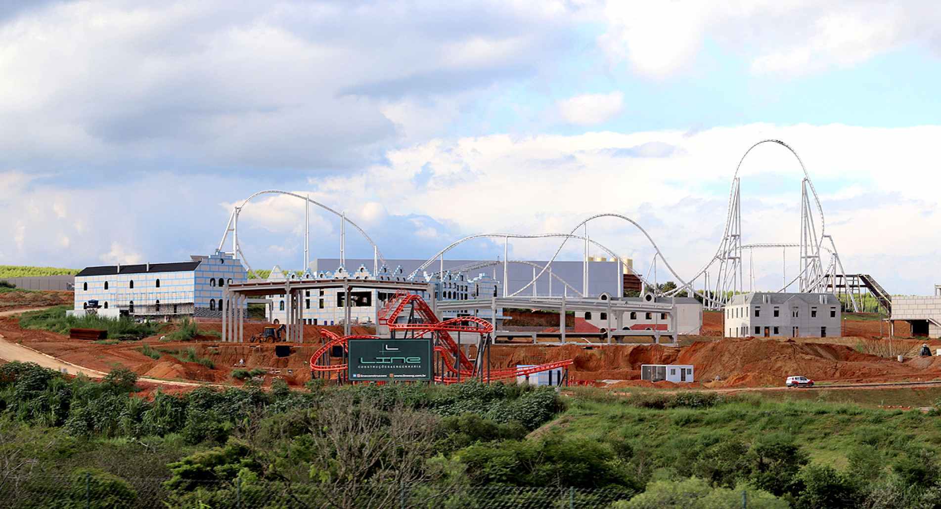 Construção precisa de trabalhadores para conclusão do parque