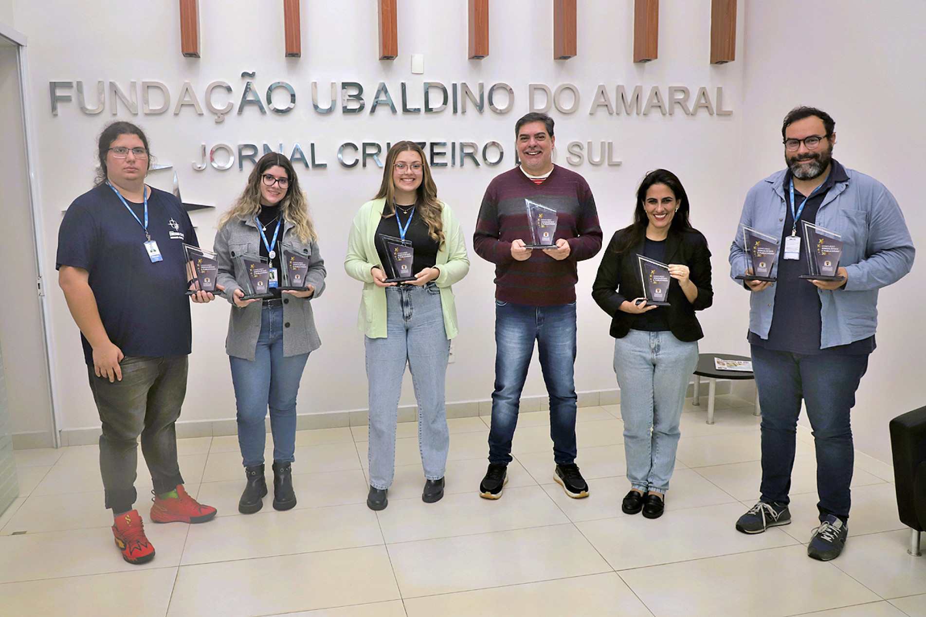 Premiados no Concurso Jornalístico e Publicitário, 
Vernihu Oswaldo, Thaís Verderamis, Letícia Gebaile, 
Marcelo Macaus, Gabrielle Pustiglione e Daniel Gouveia conquistaram reconhecimento em diferentes 
categorias da edição de 2026