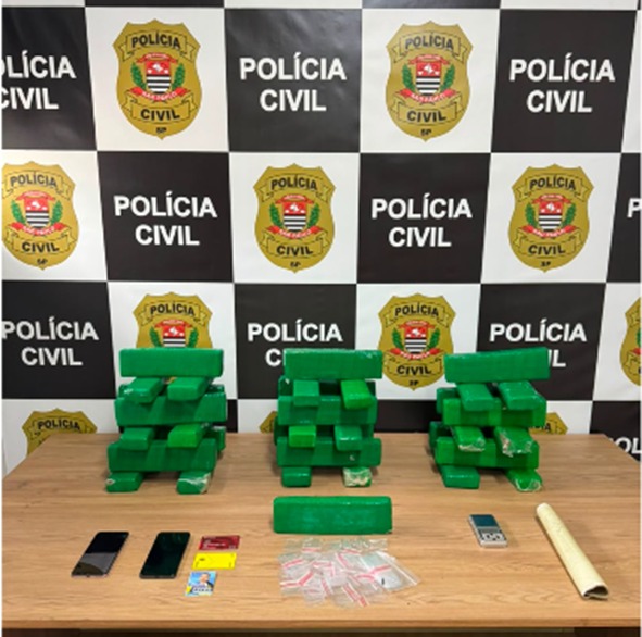 O suspeito recebeu voz de prisão em flagrante e foi encaminhado à sede da Dise