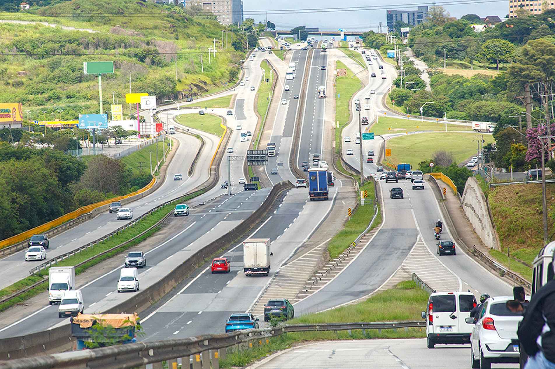 Certos segmentos apresentaram retração, especialmente caminhões e ônibus
