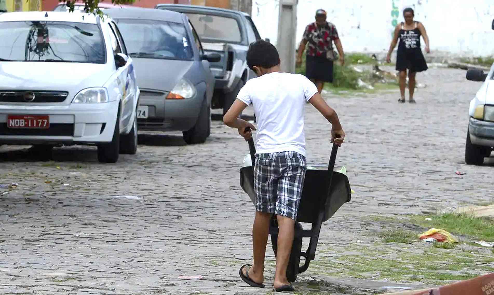Enfrentamento ao trabalho infantil envolve ações de fiscalização, acolhimento e orientação às famílias
