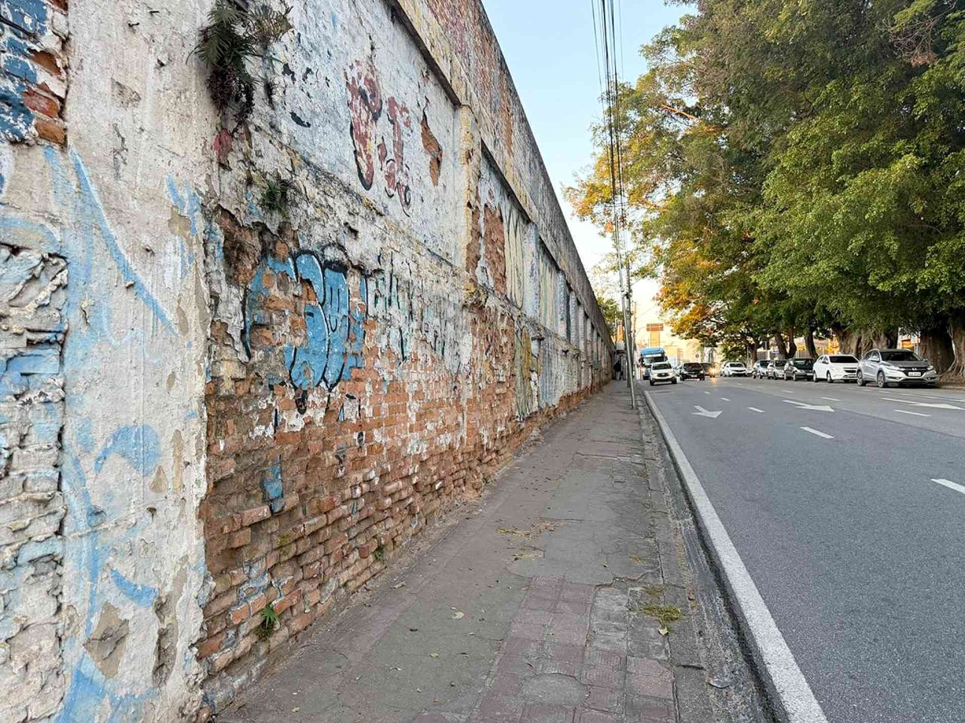 Imóvel particular foi vistoriado pela Defesa Civil, 
que informa não haver risco iminente