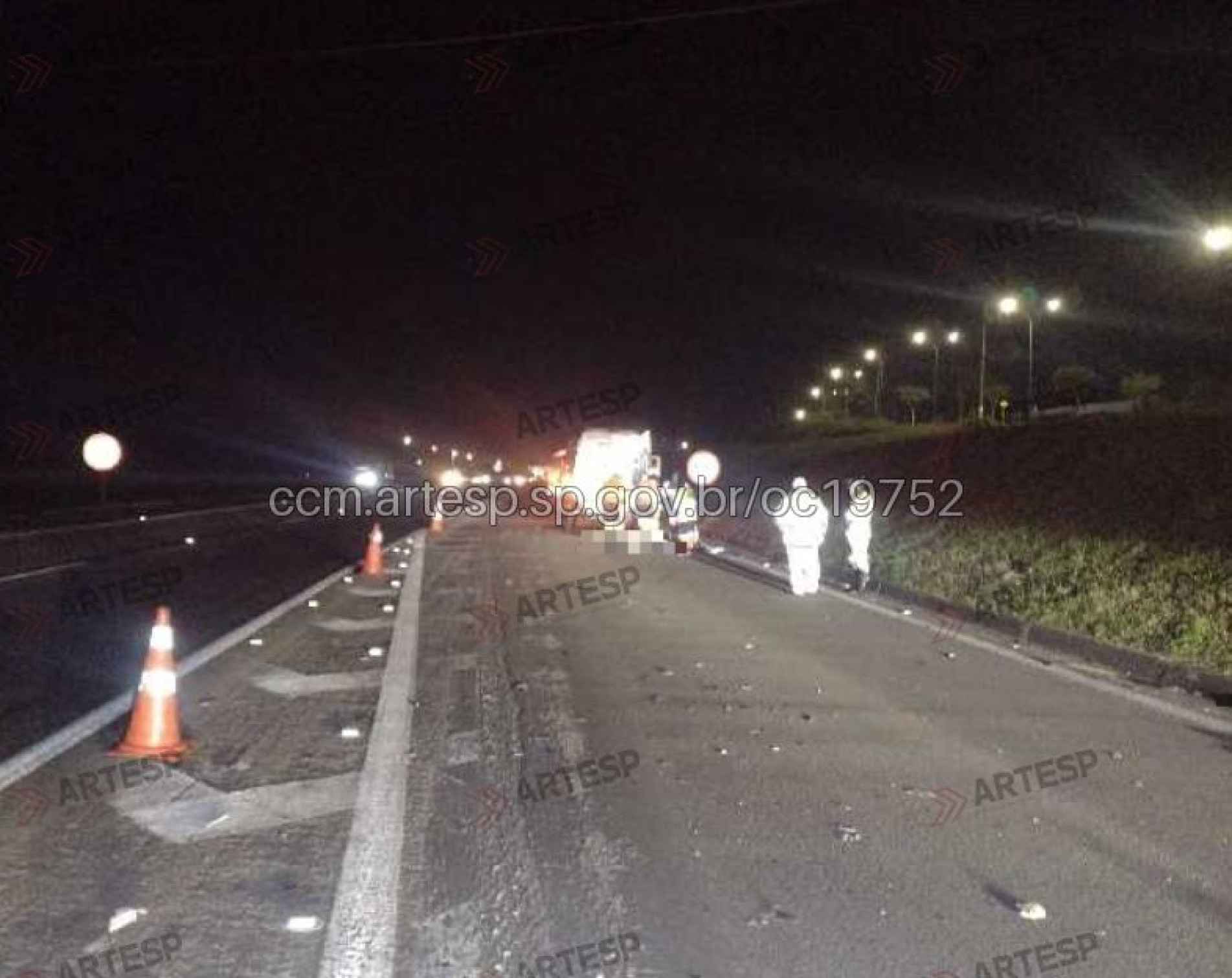 Veículo atropela pedestre na Rodovia Castello Branco, após o incidente o mesmo se evadiu do local 