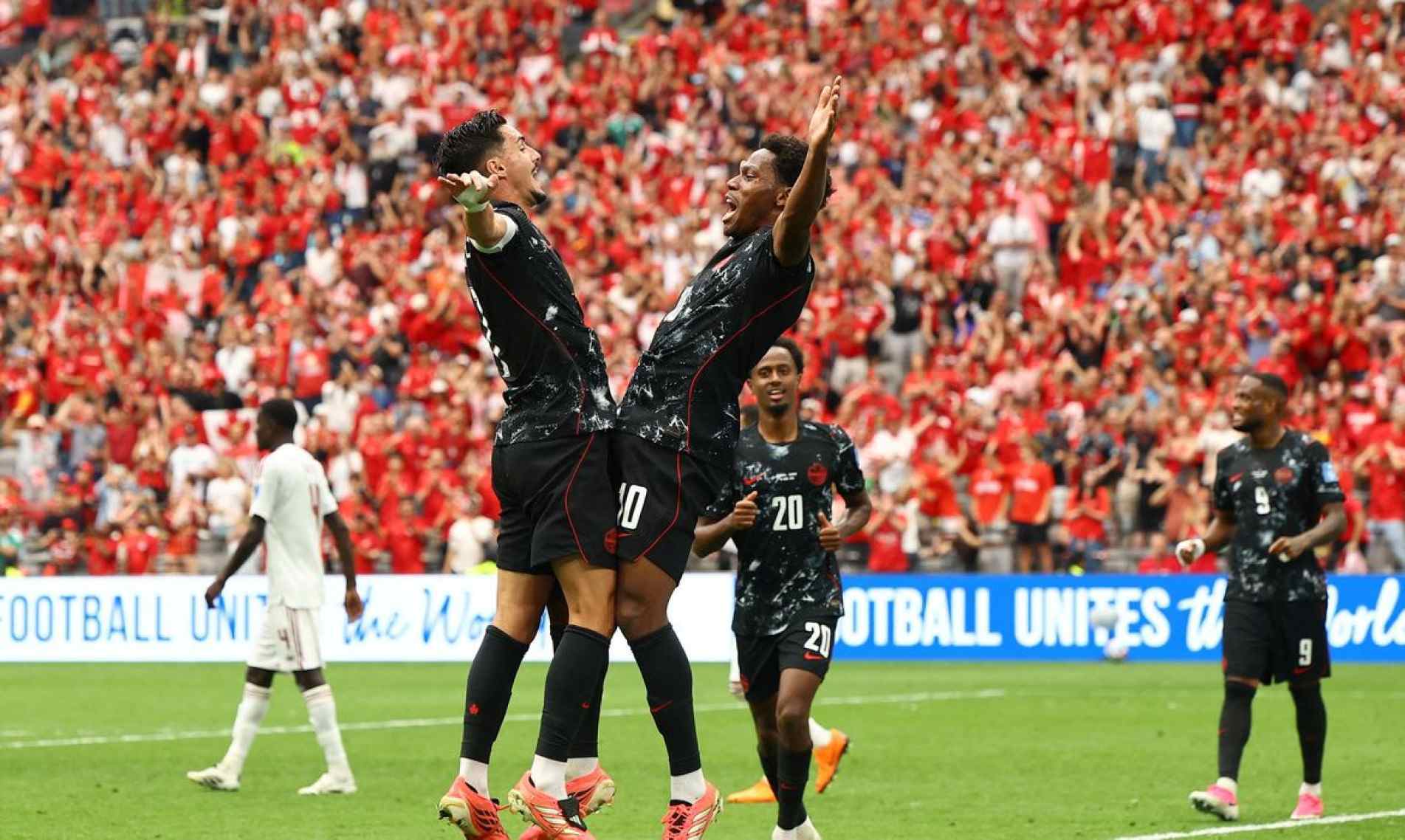 Canadá goleia, marca primeiro gol de falta da copa e encaminha classificação 
