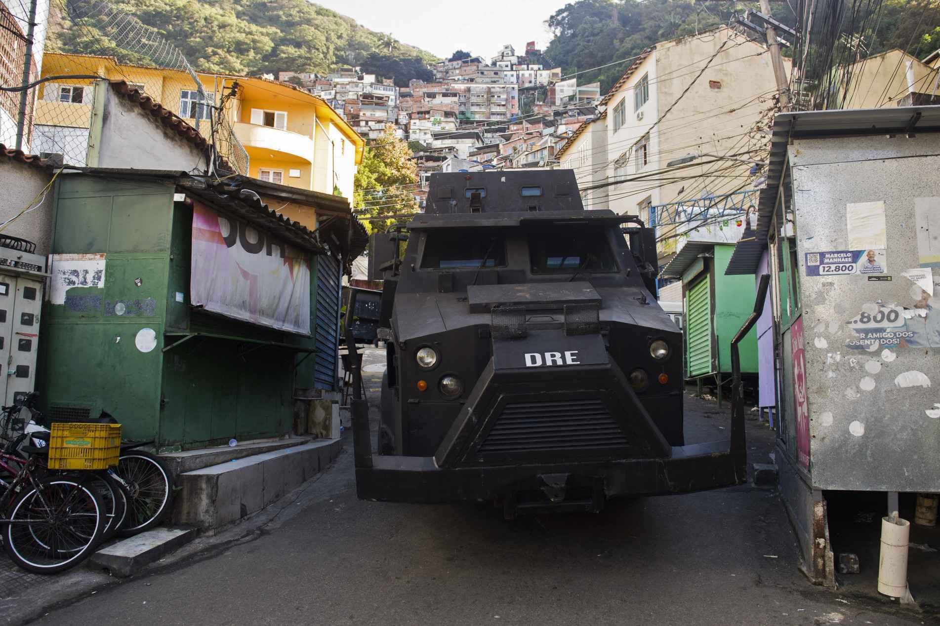 Policiais cumpriram mandados contra integrantes do Comando Vermelho