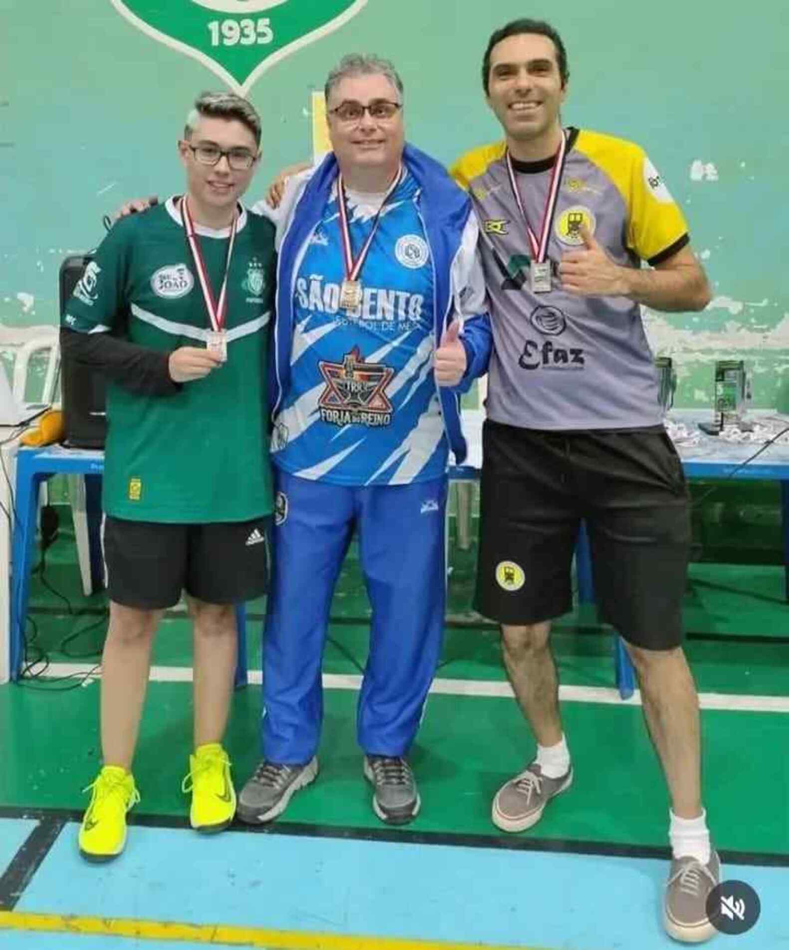 Para chegar ao título, Guto (ao centro) supera adversários de renome na modalidade
