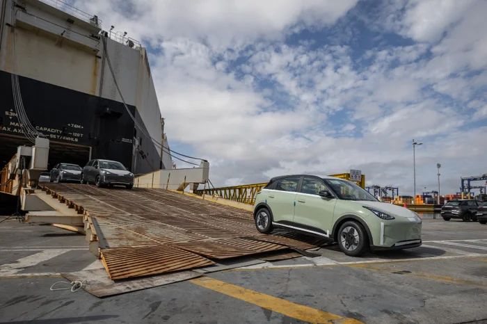 Montadoras importam carros prontos e semidesmontados