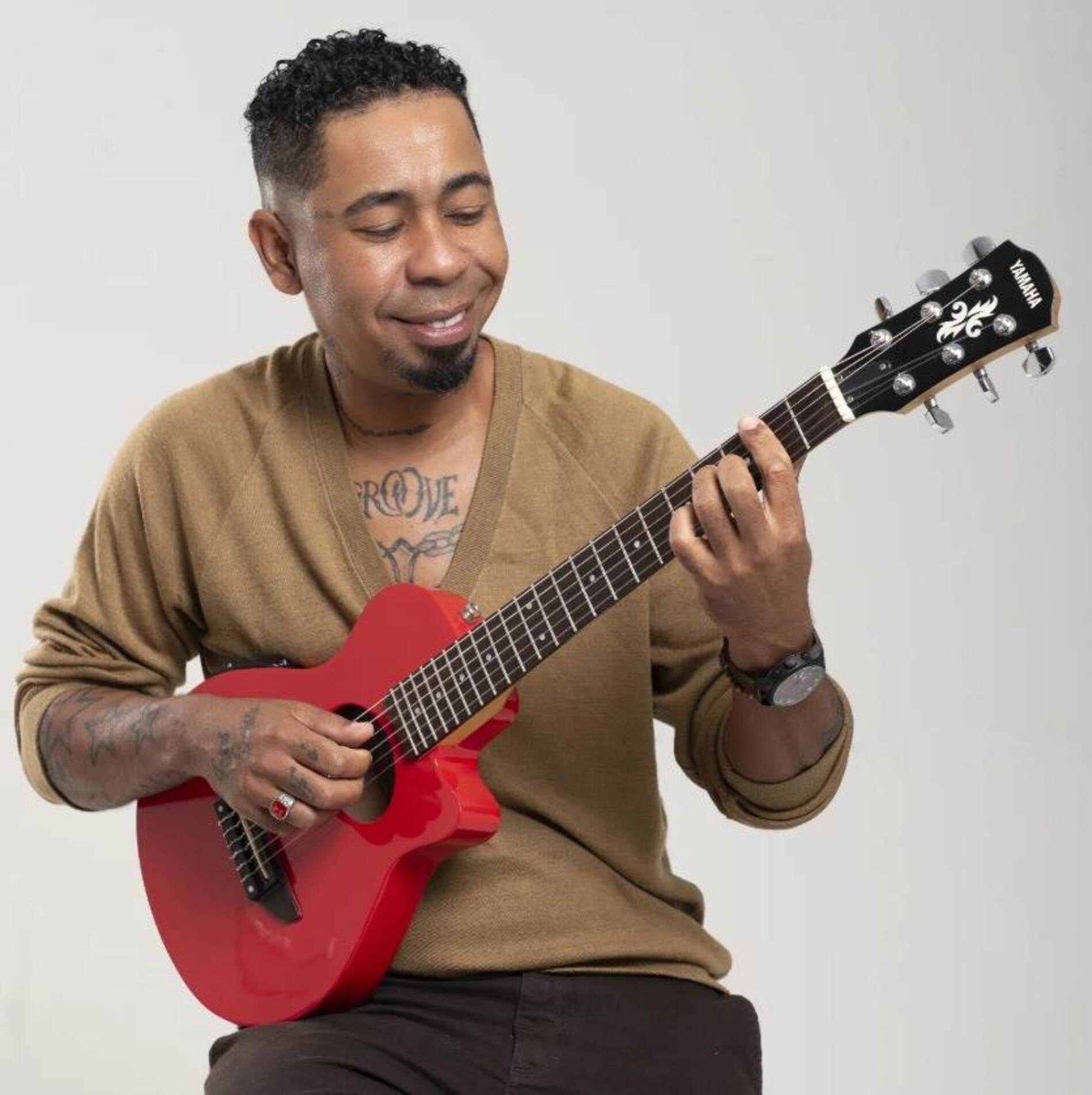 O evento será conduzido pelo cantor Cassinho Samamba (voz e violão), interpretando clássicos nacionais