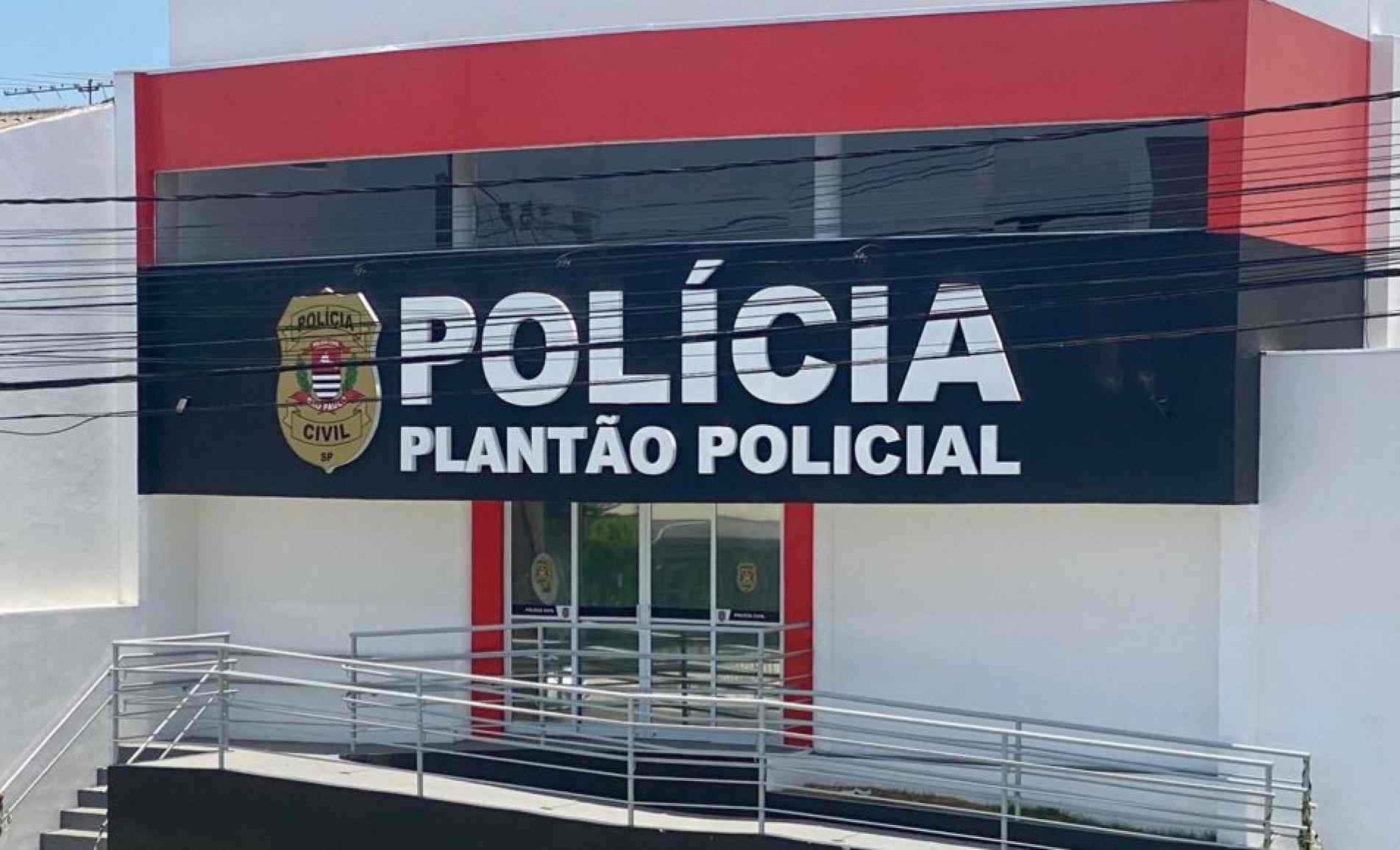 O caso foi registrado no Plantão Policial e segue em investigação