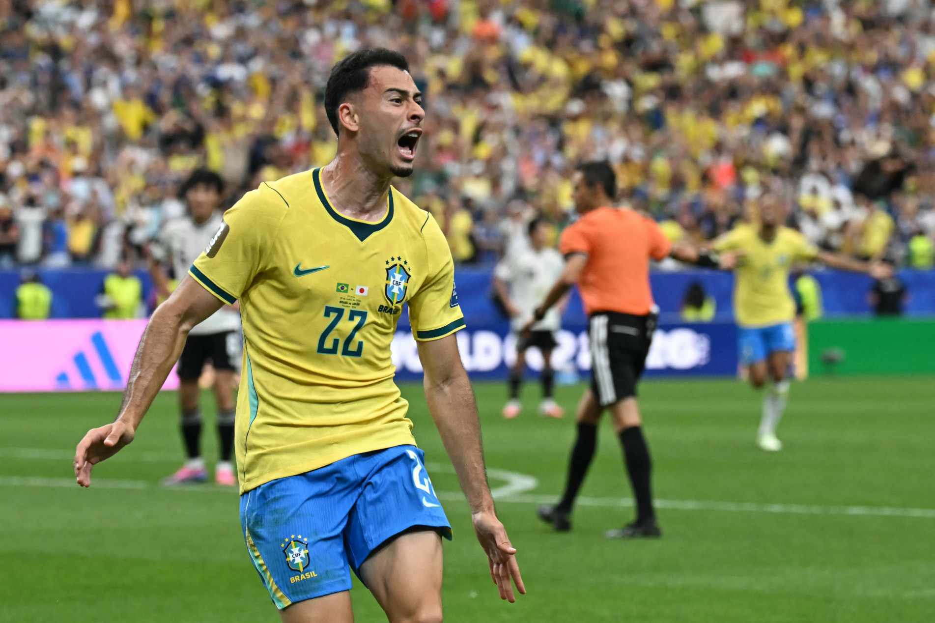 Gabriel Martinelli marca o gol da vitória nos acrésimos 