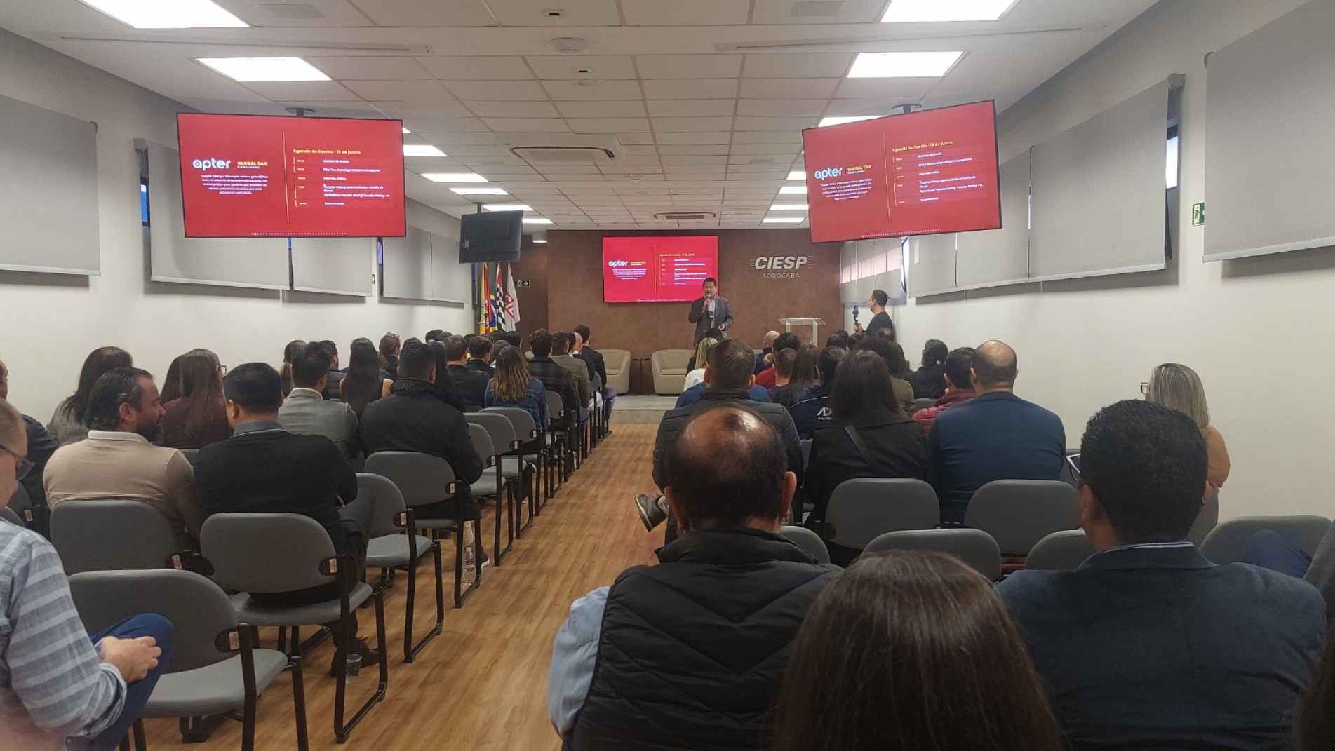Evento reúne especialistas para debater inteligência artificial e transformação digital