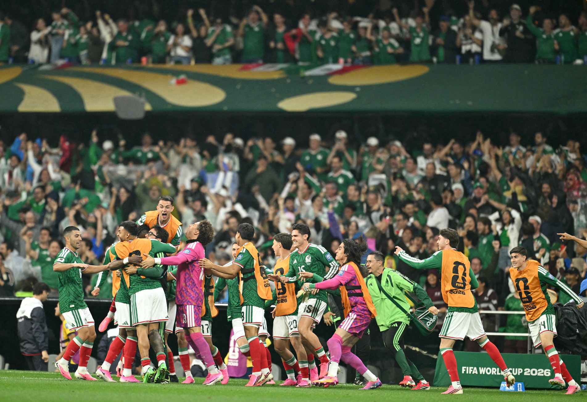 México celebra no Azteca