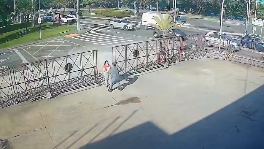 A mãe recebeu orientações sobre como agir em situações semelhantes e levou a criança para um hospital