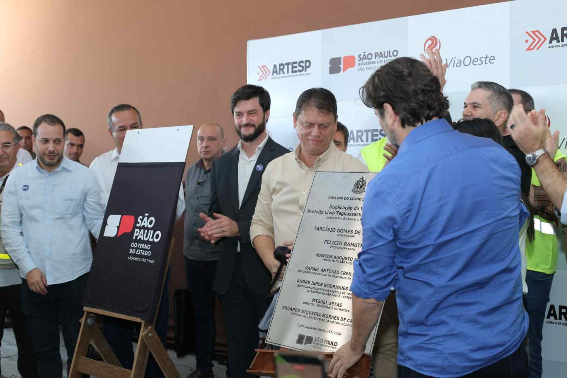 Tarcísio de Freitas fez o descerramento da placa de inauguração
