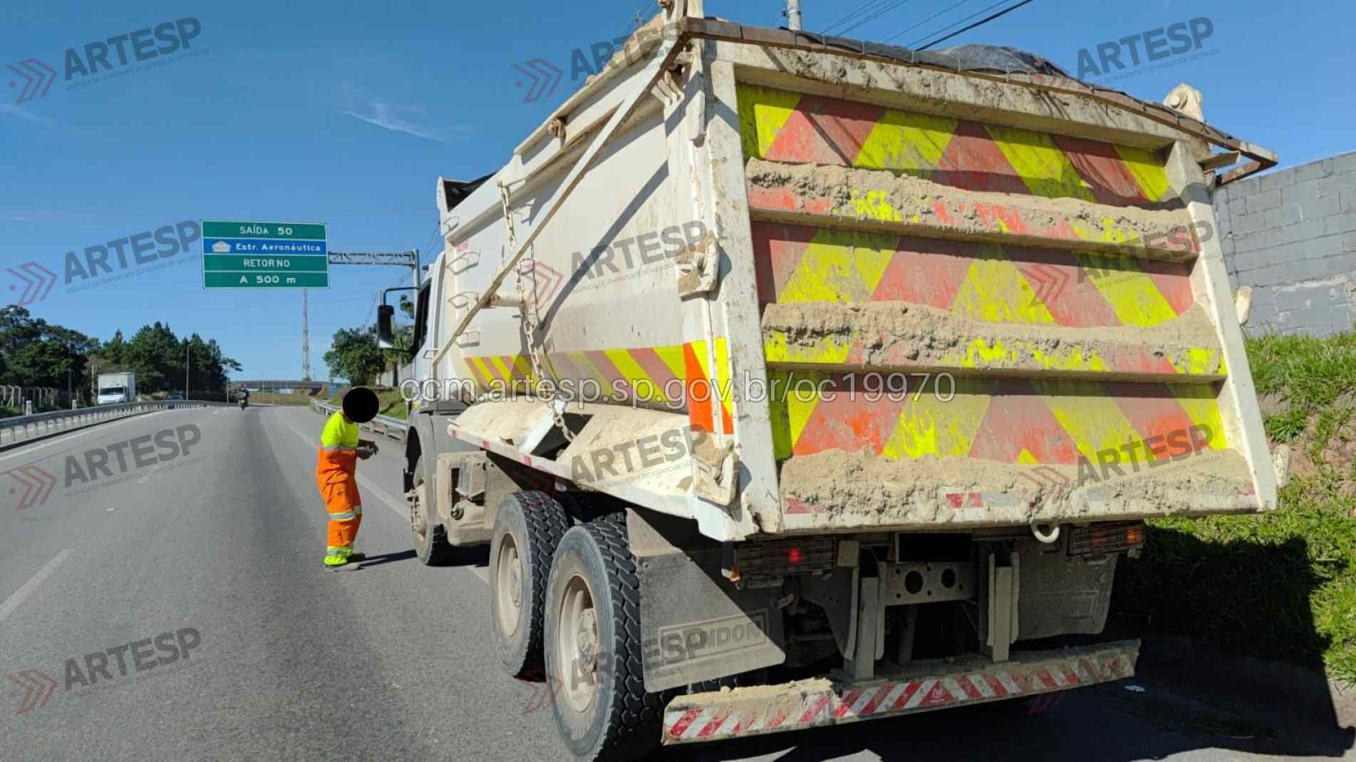 Acidente interditou totalmente a pista sentido capital na altura de São Roque