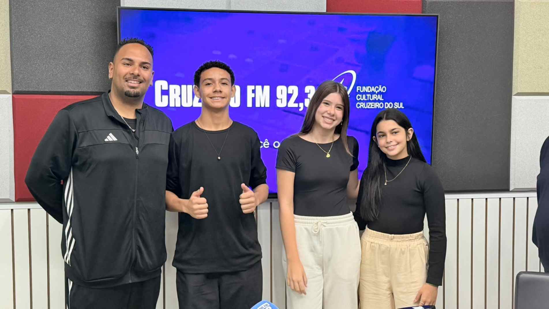 Equipe do HAKA Voleibol Club em entrevista na Rádio Cruzeiro FM 92,3